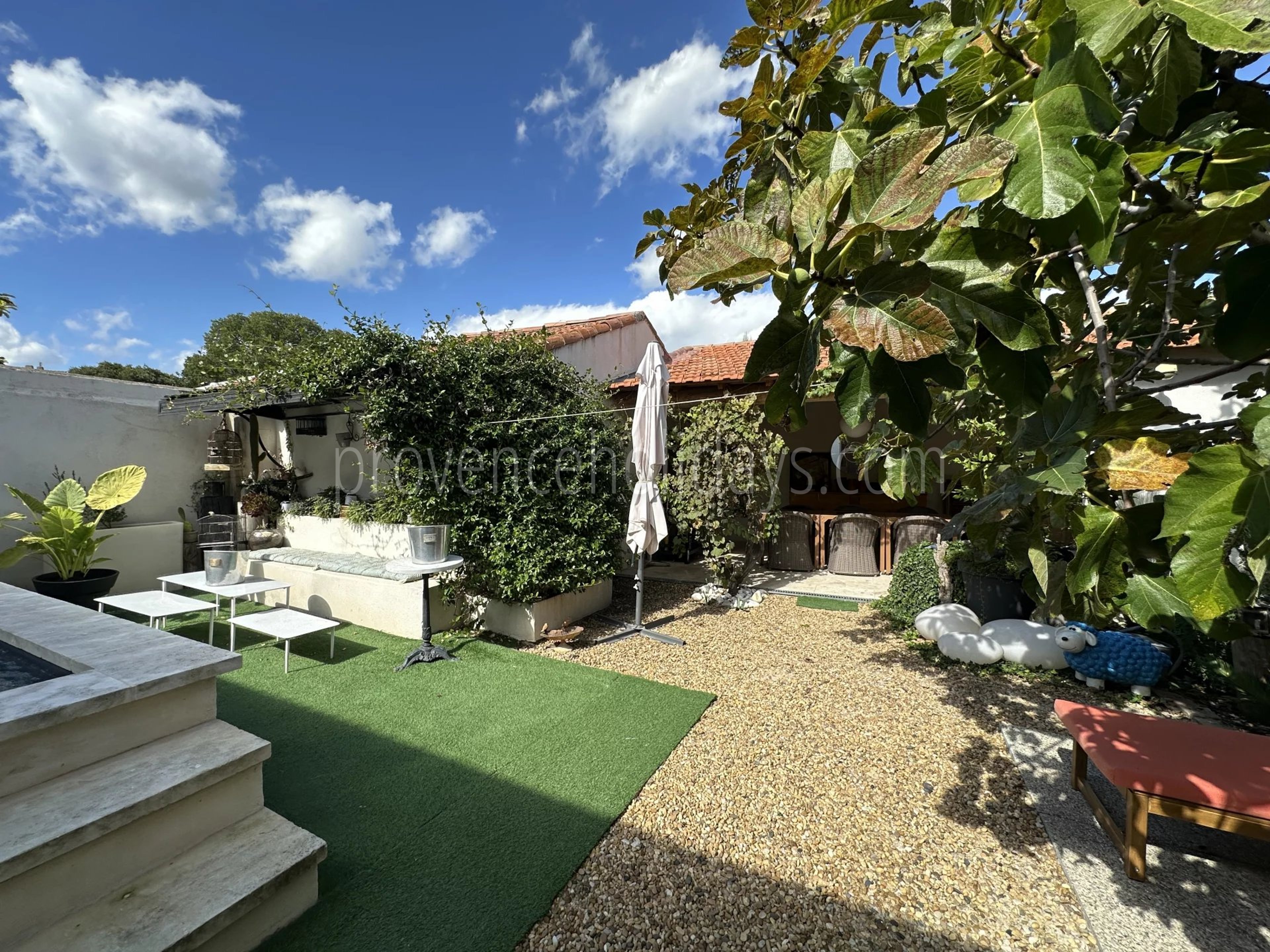 10 - Village house in Eygalières: Villa: Exterior