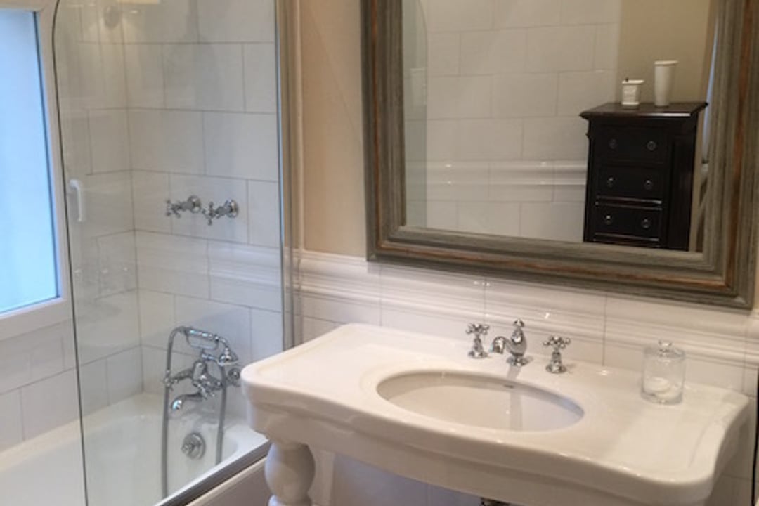 34 - Villa des Pins: Villa: Bathroom