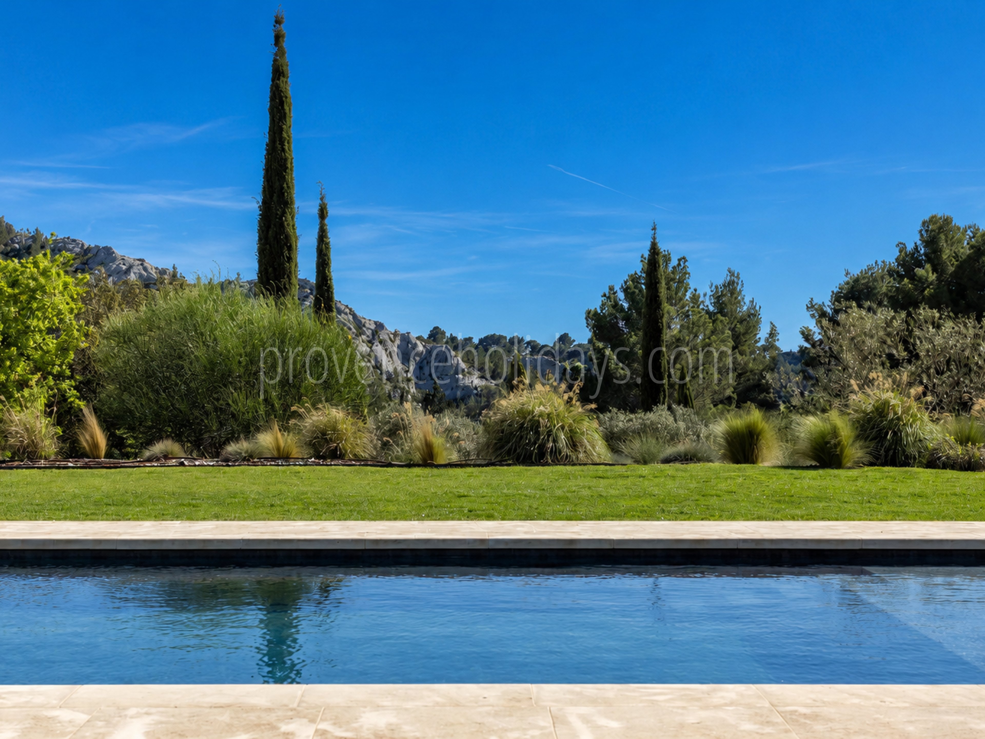 93 - Le Loup des Alpilles: Villa: Pool