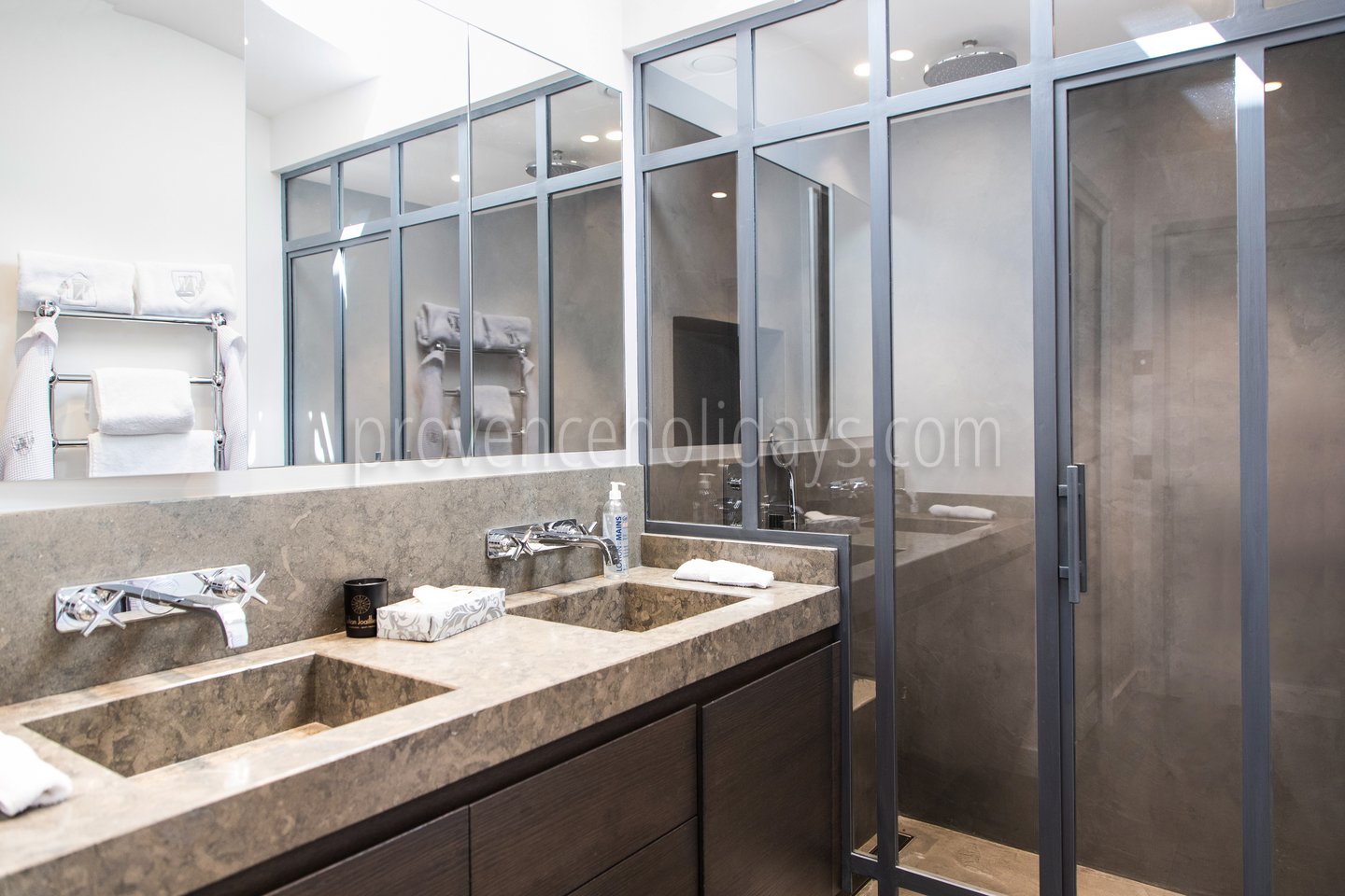 20 - Bastide Queen: Villa: Bathroom