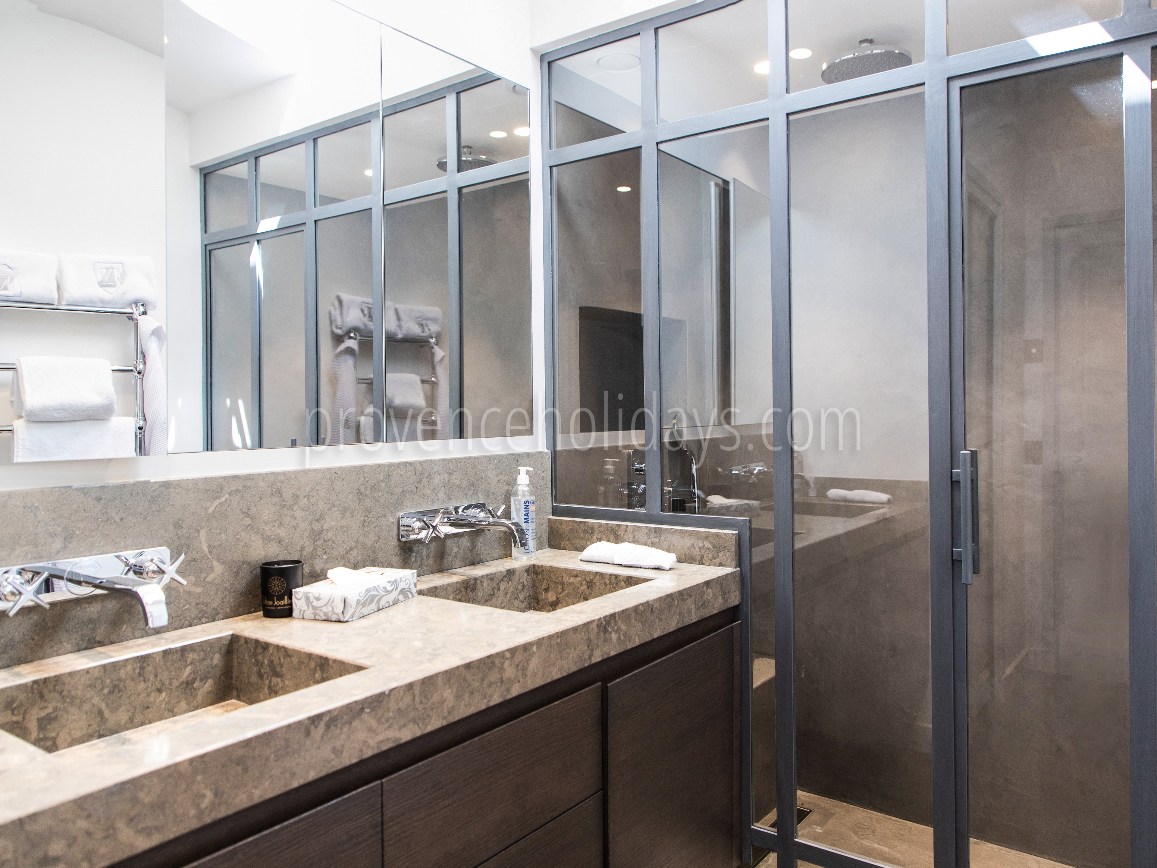20 - Bastide Queen: Villa: Bathroom