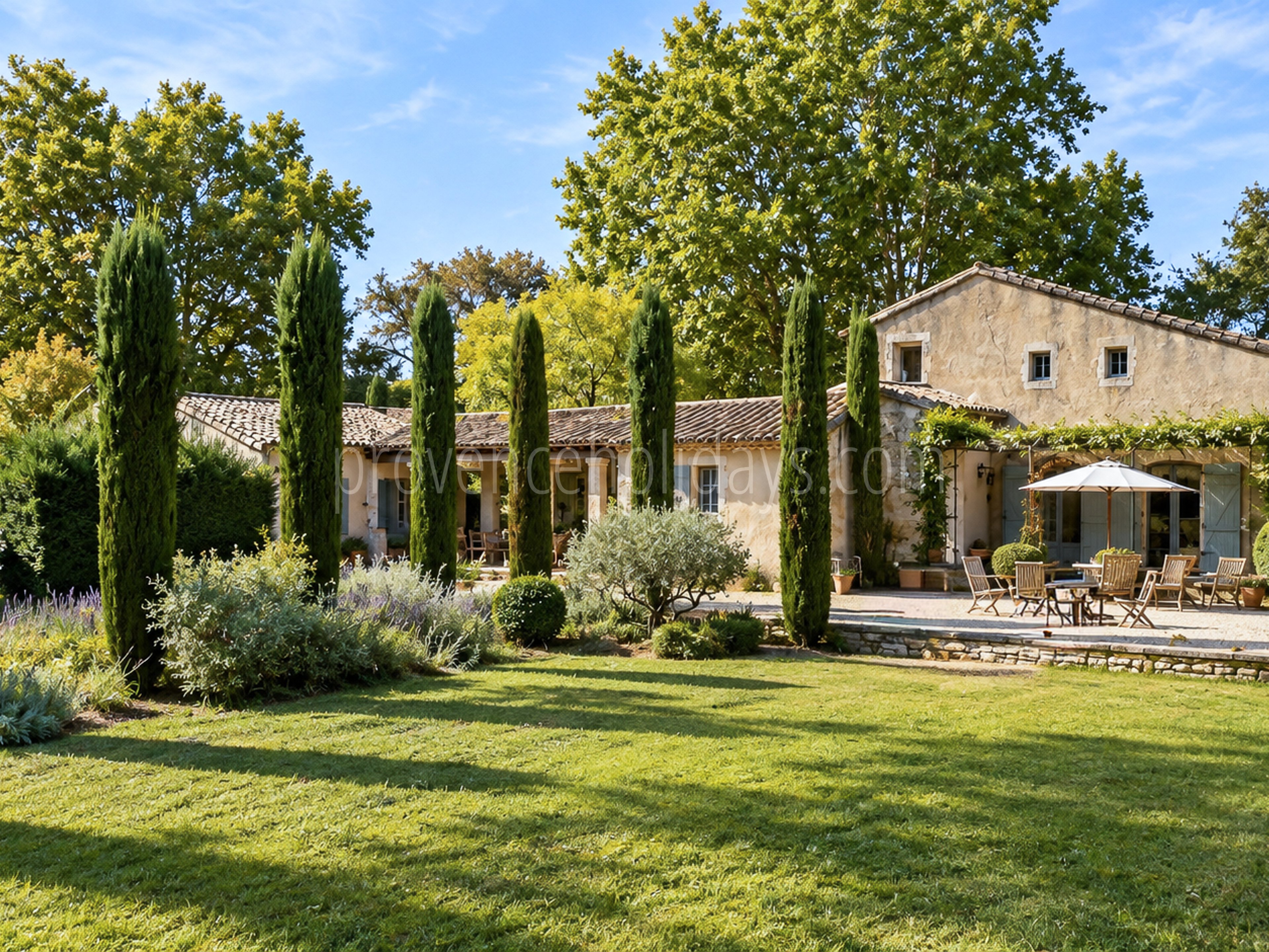 6 - Authentic farmhouse in Saint-Rémy-de-Provence: Villa: Exterior