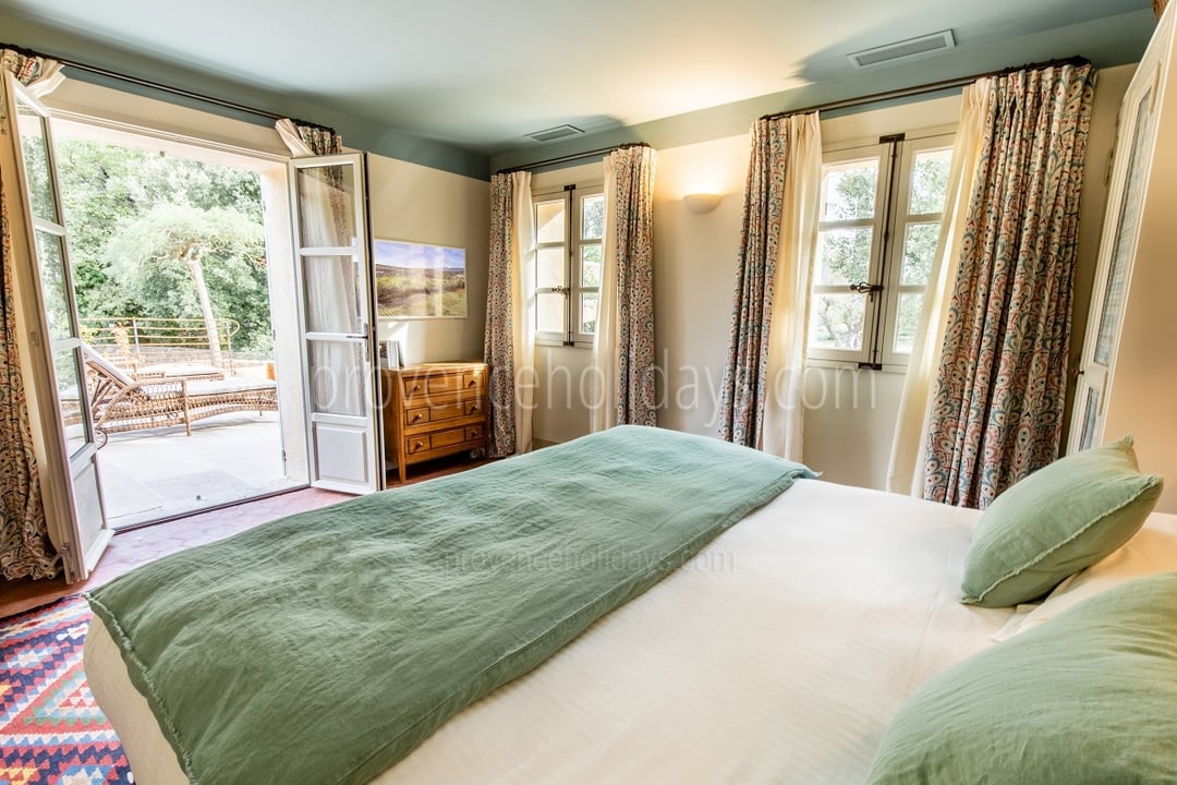 4 - Villa en Provence: Villa: Bedroom