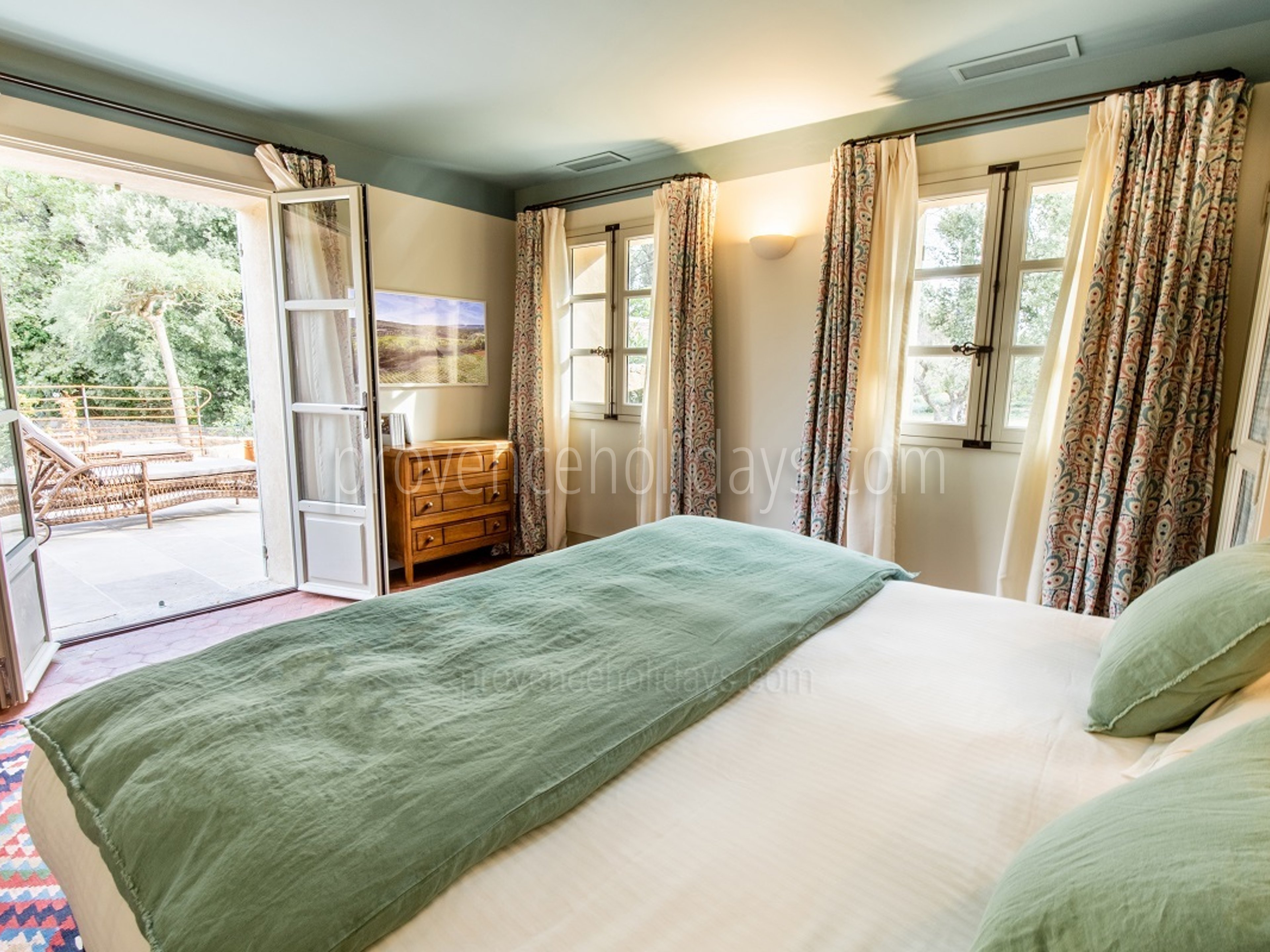 4 - Villa en Provence: Villa: Bedroom