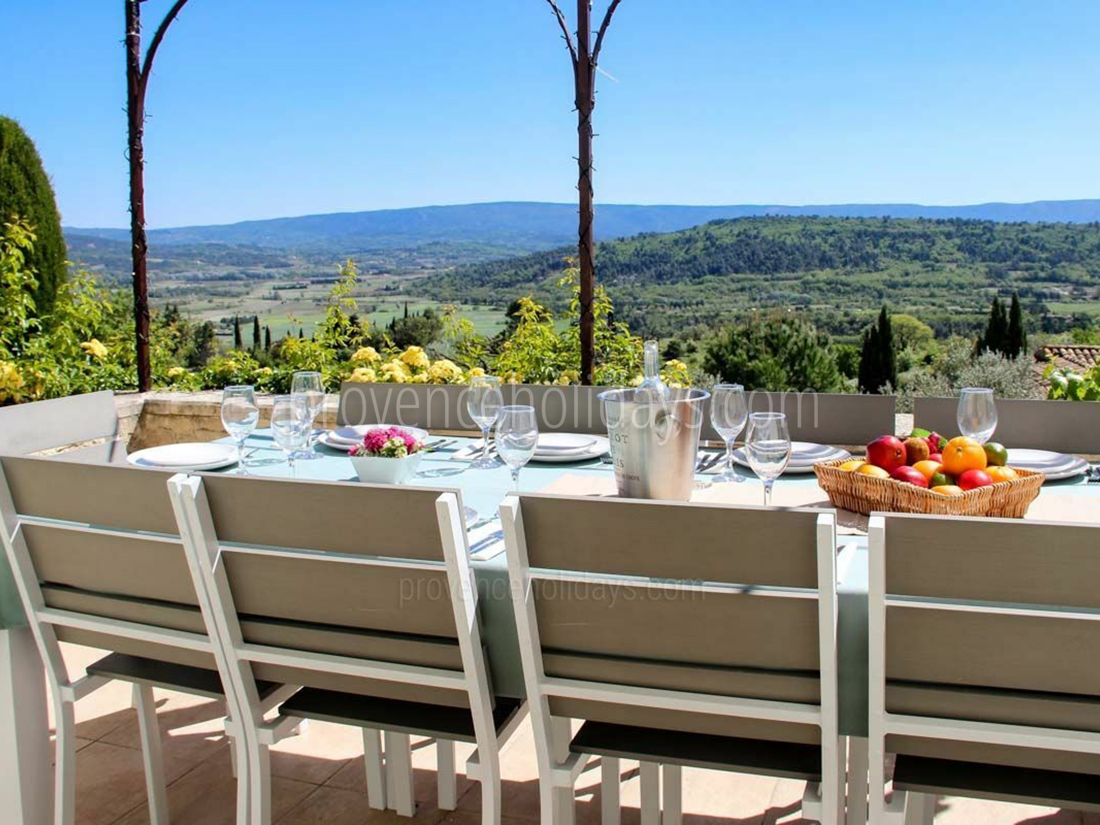 17 - Le Mas de Gordes: Villa: Exterior