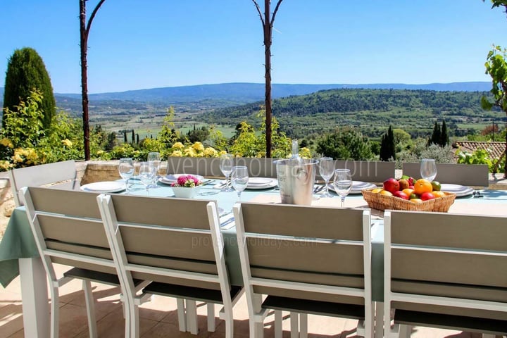 17 - Le Mas de Gordes: Villa: Exterior