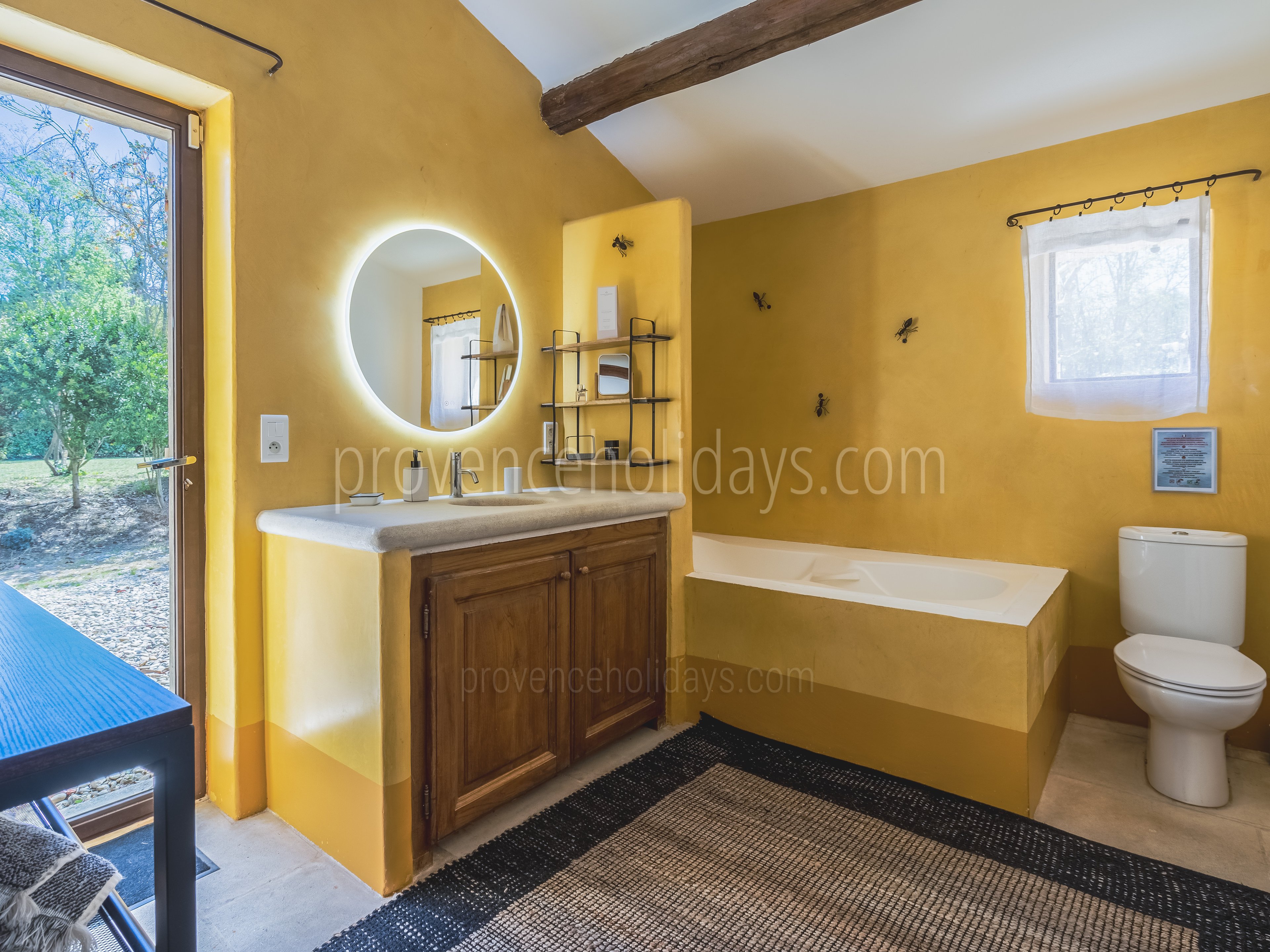 26 - Mas du Taureau: Villa: Bathroom