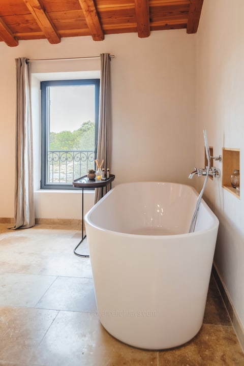 34 - Mas de Pierre: Villa: Bathroom