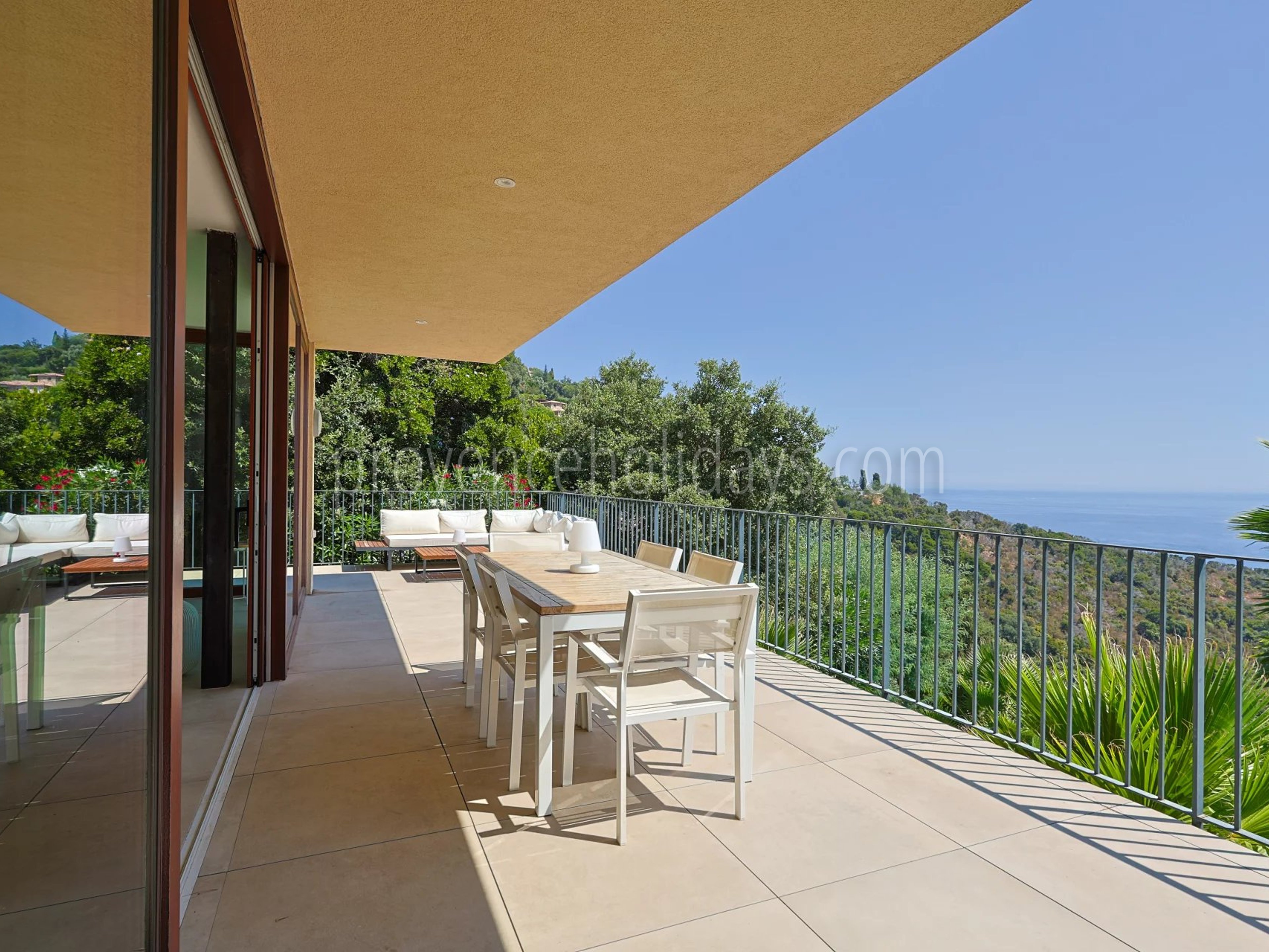 24 - Villa met zwembad in Rayol-Canadel-sur-Mer: Villa: Exterior