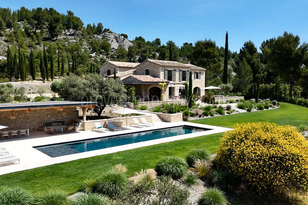 75 - Le Loup des Alpilles: Villa: Exterior