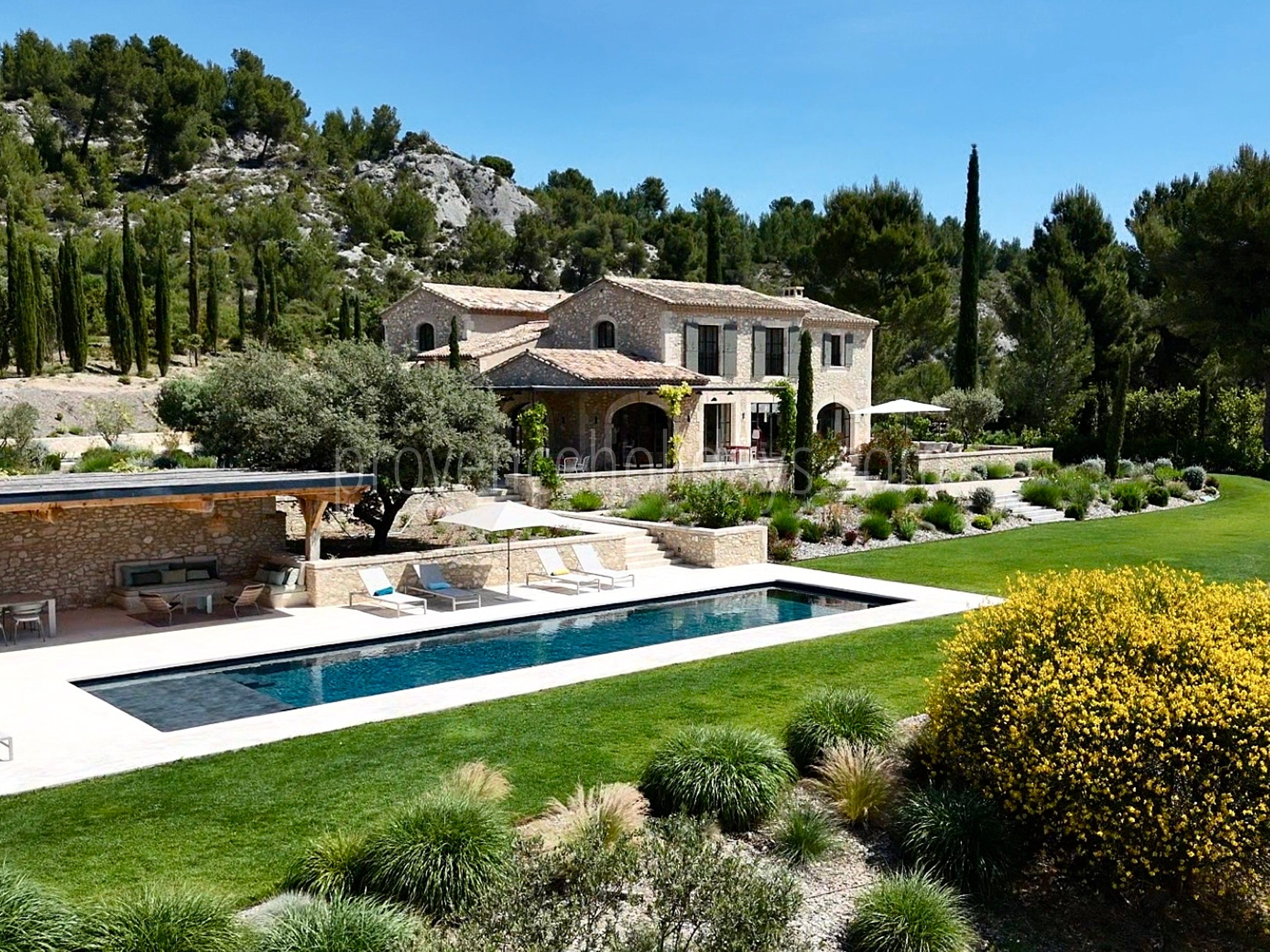 75 - Le Loup des Alpilles: Villa: Exterior
