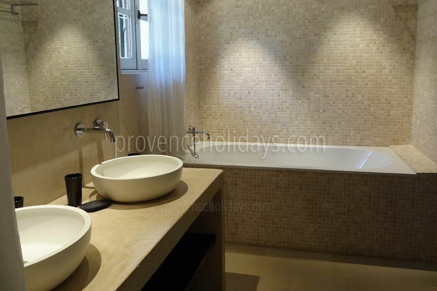 12 - Le Mas aux Gargouilles: Villa: Bathroom