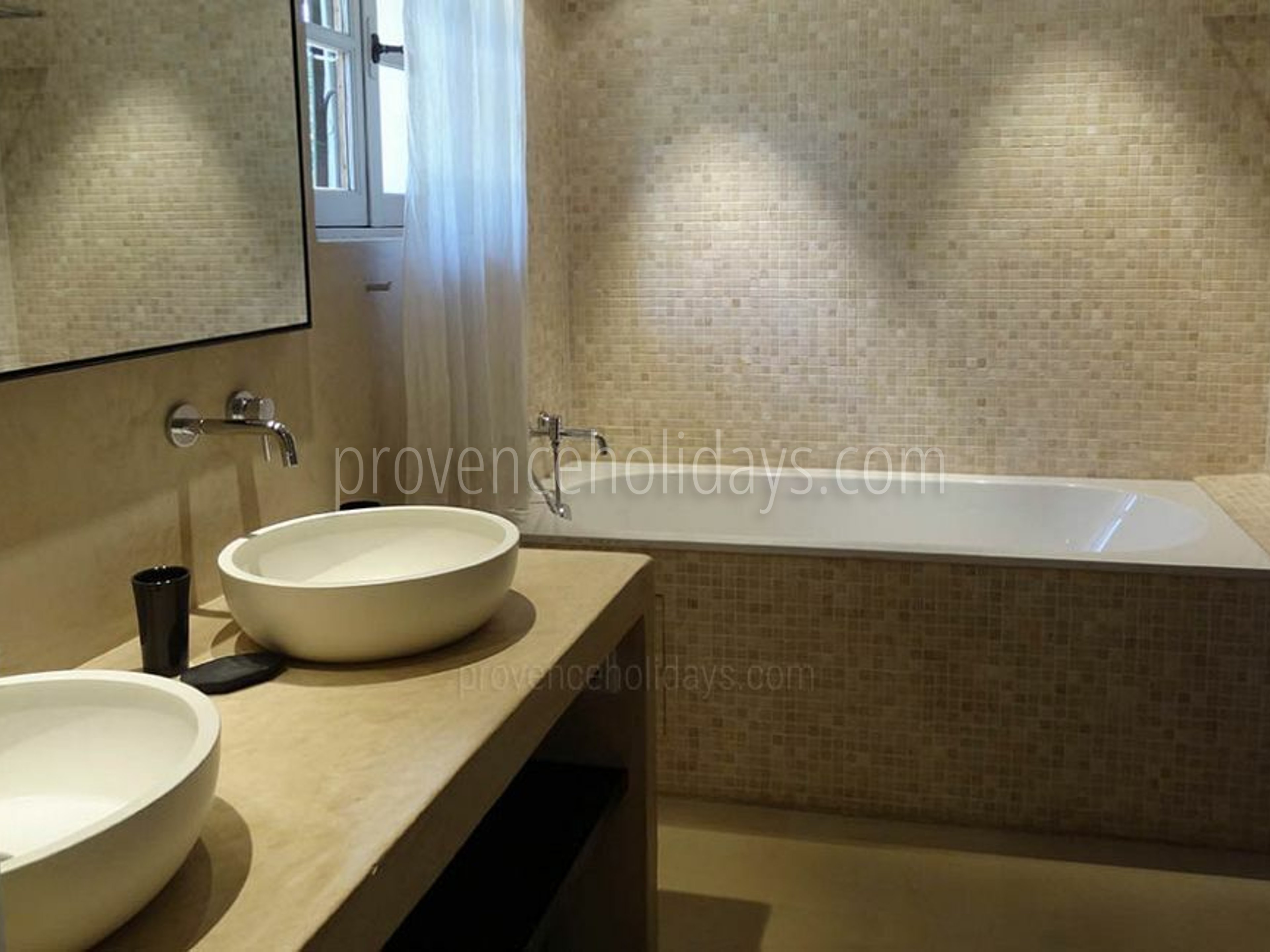 12 - Le Mas aux Gargouilles: Villa: Bathroom