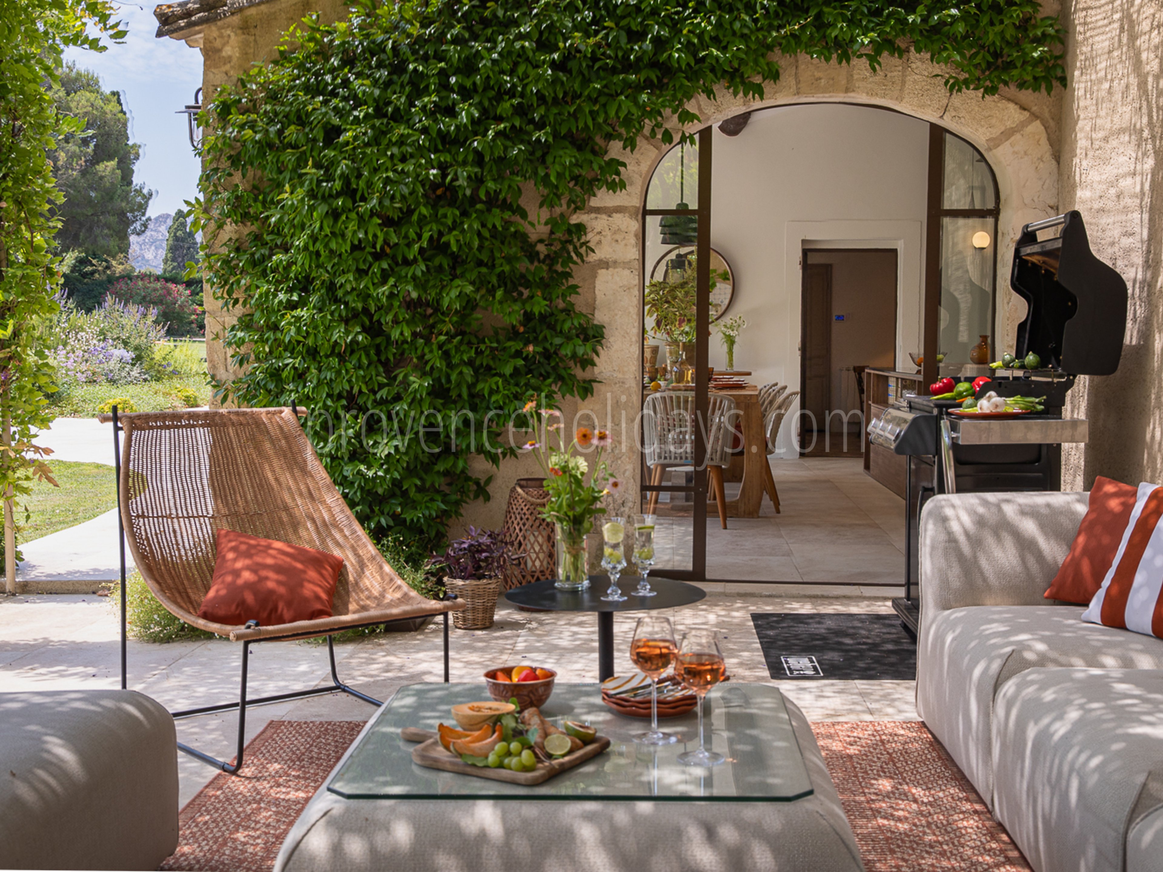 1 - Le Mas des Magnans: Villa: Exterior
