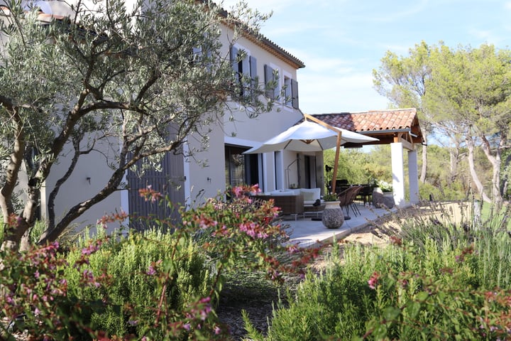 38 - Maison Poulinas: Villa: Exterior