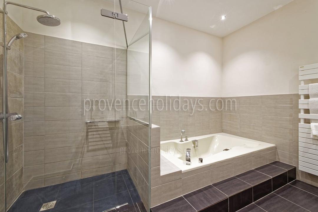 39 - Villa Garrigue: Villa: Bathroom