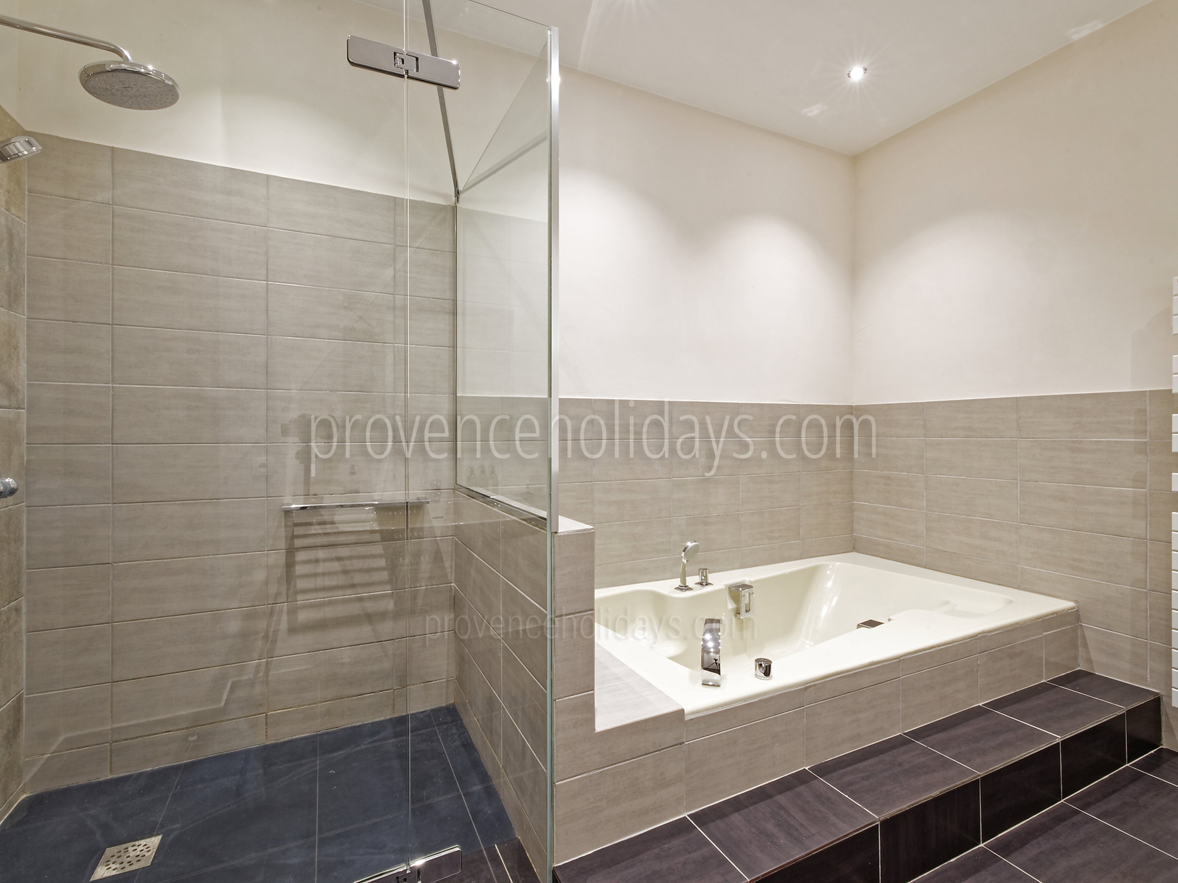 39 - Villa Garrigue: Villa: Bathroom