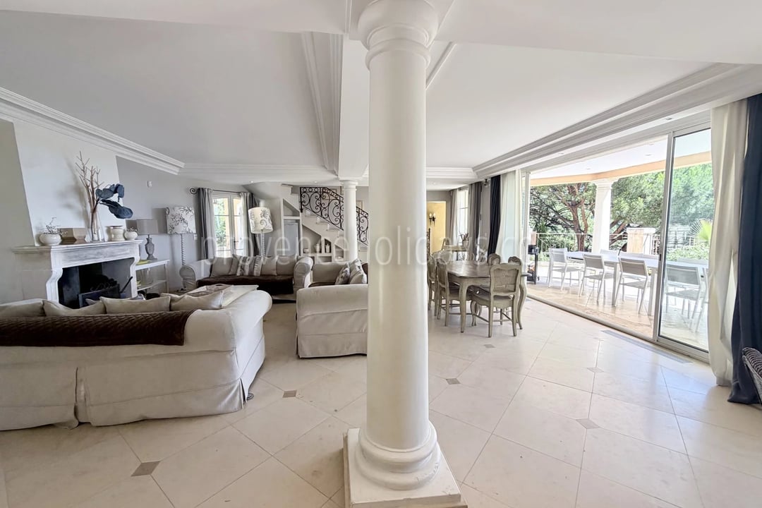 15 - Villa mit Kamin in Cavalaire-sur-Mer: Villa: Interior