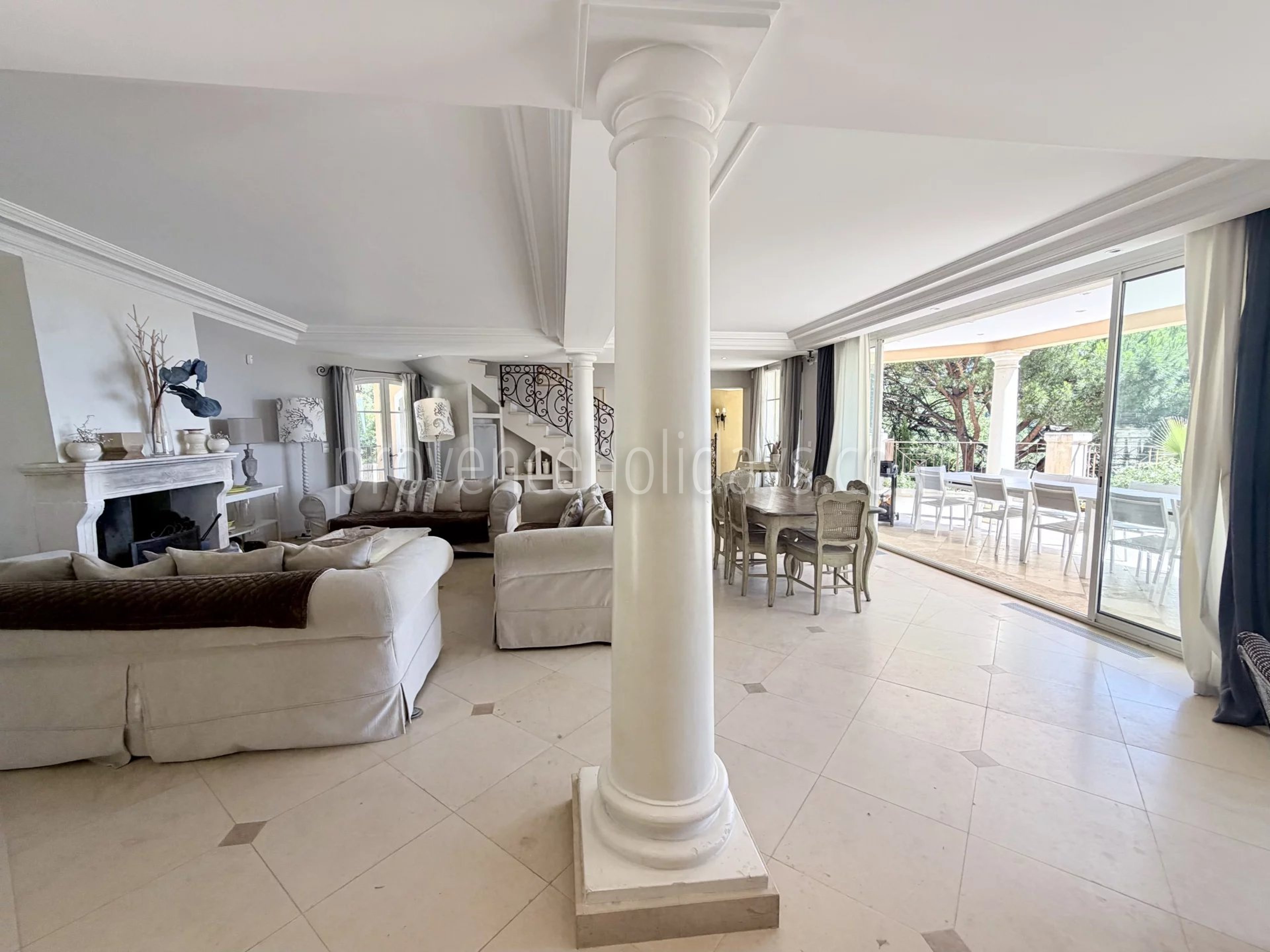 15 - Villa mit Kamin in Cavalaire-sur-Mer: Villa: Interior