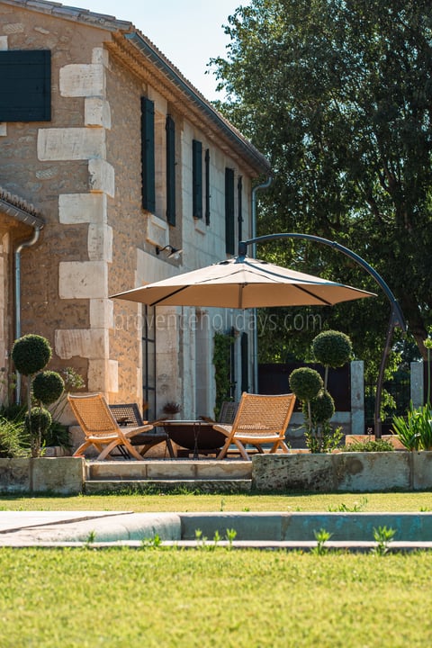 9 - Mas des Lumières: Villa: Exterior