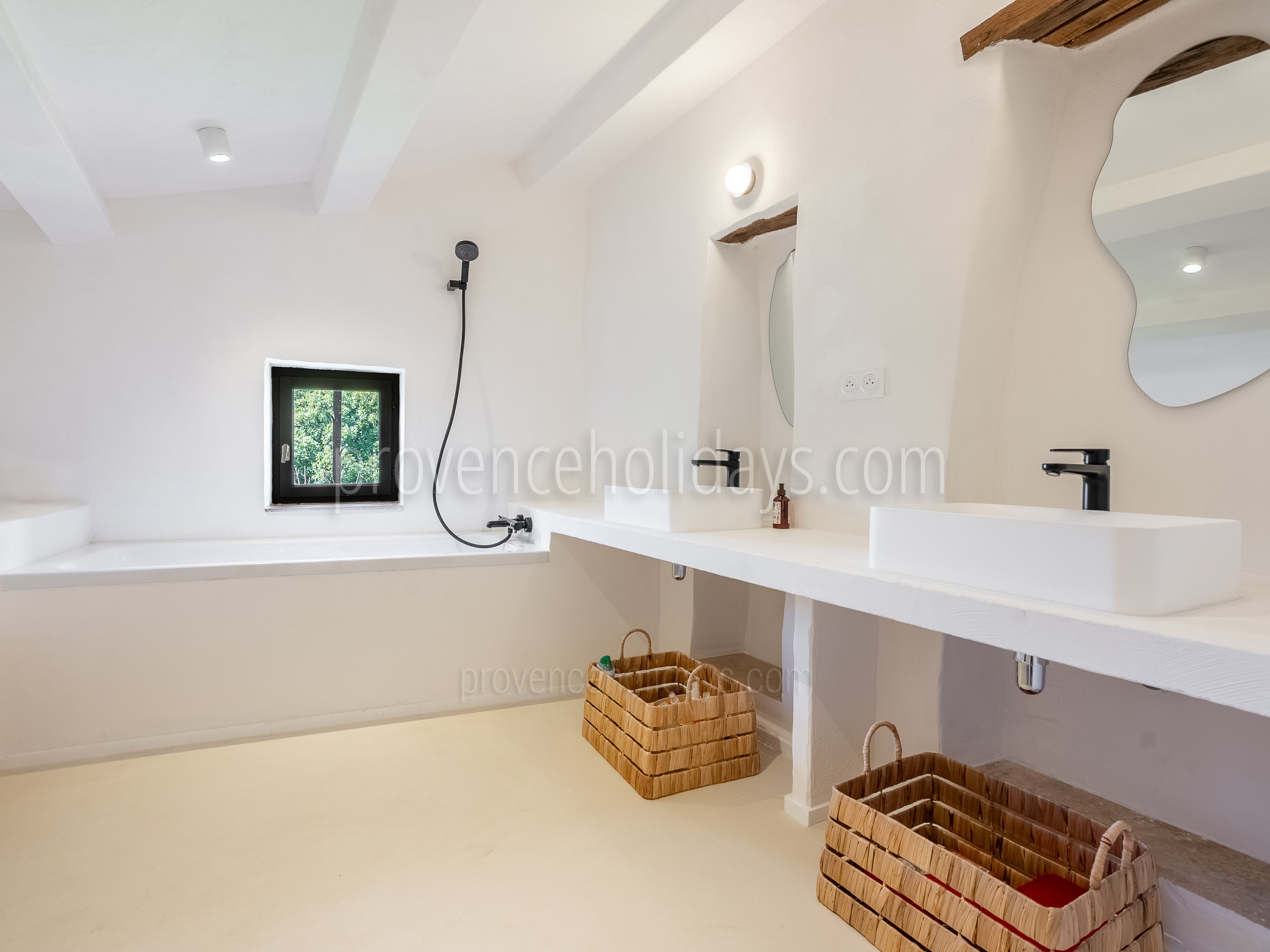 28 - Mas de la Rouquette: Villa: Bathroom