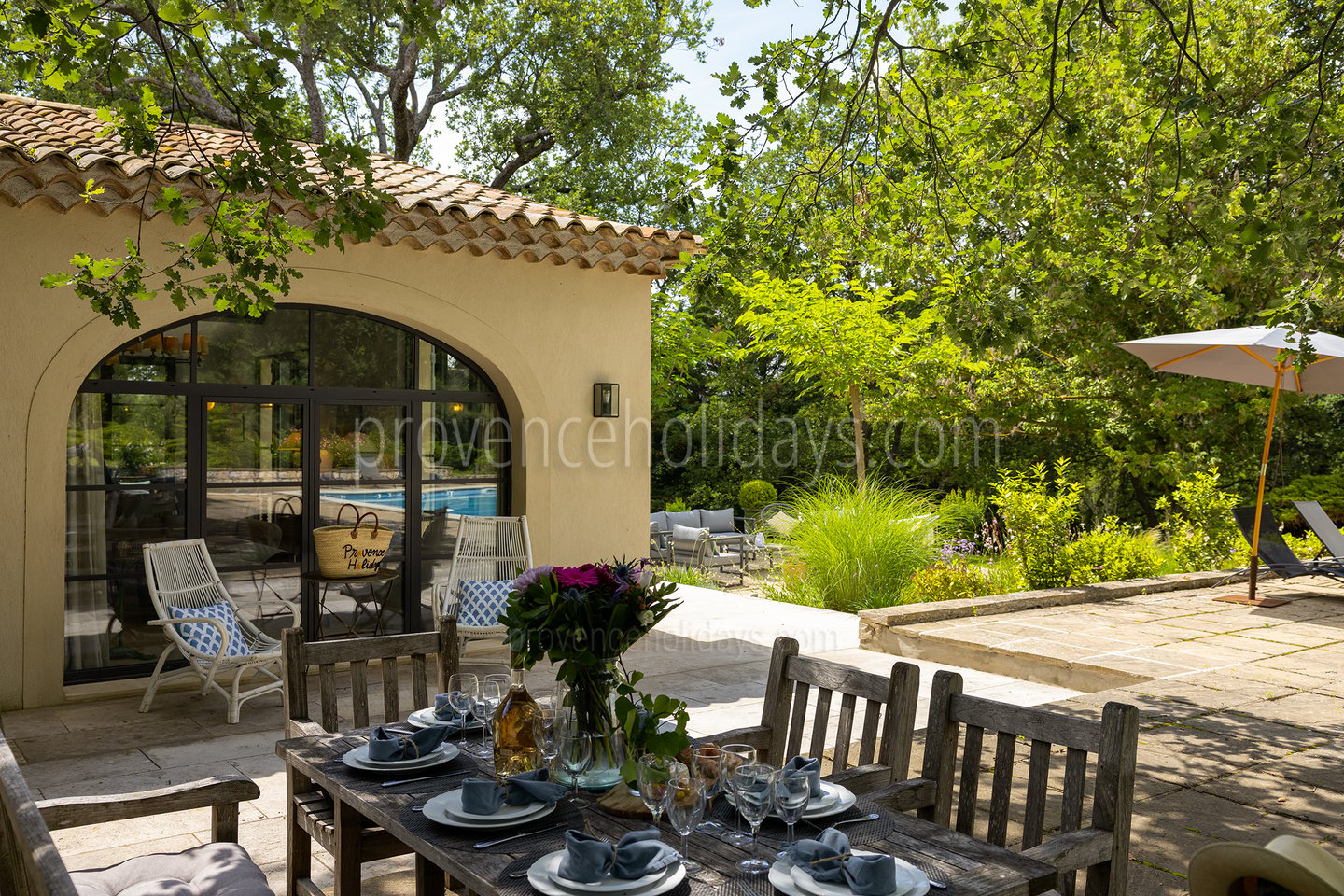 19 - Le Mas d\'Ansouis: Villa: Exterior