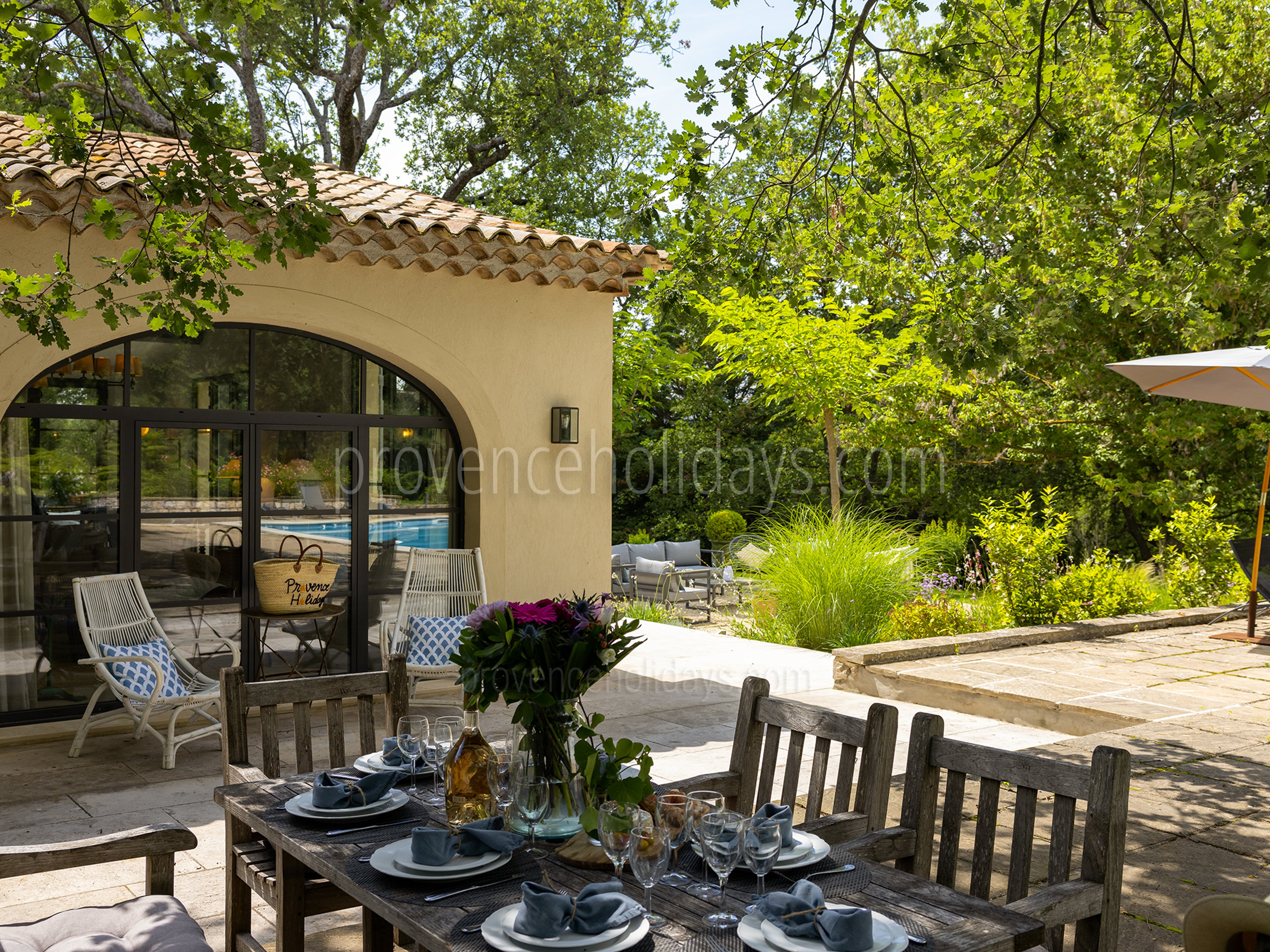 19 - Le Mas d\'Ansouis: Villa: Exterior