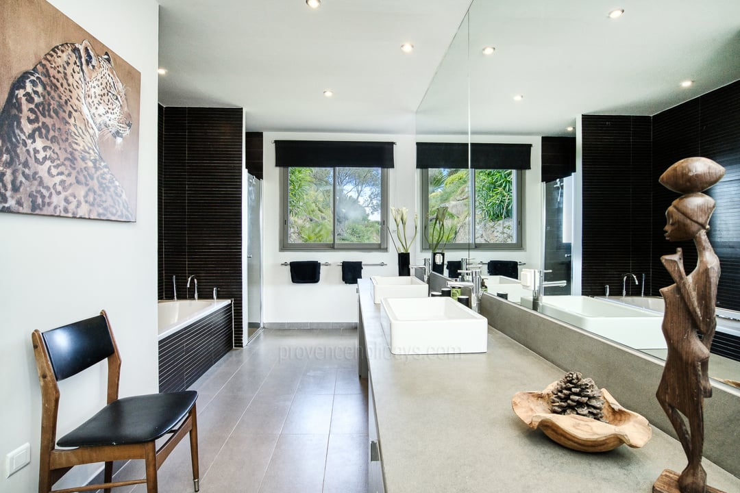22 - Mistral Serene: Villa: Interior