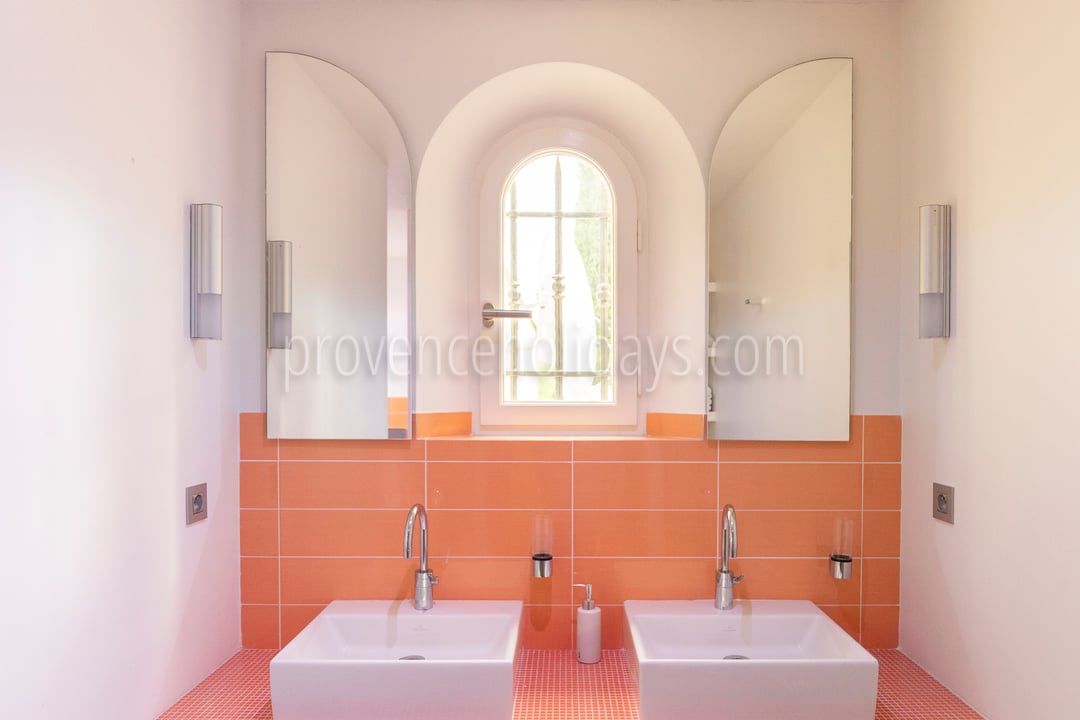20 - Villa les Lauriers: Villa: Bathroom