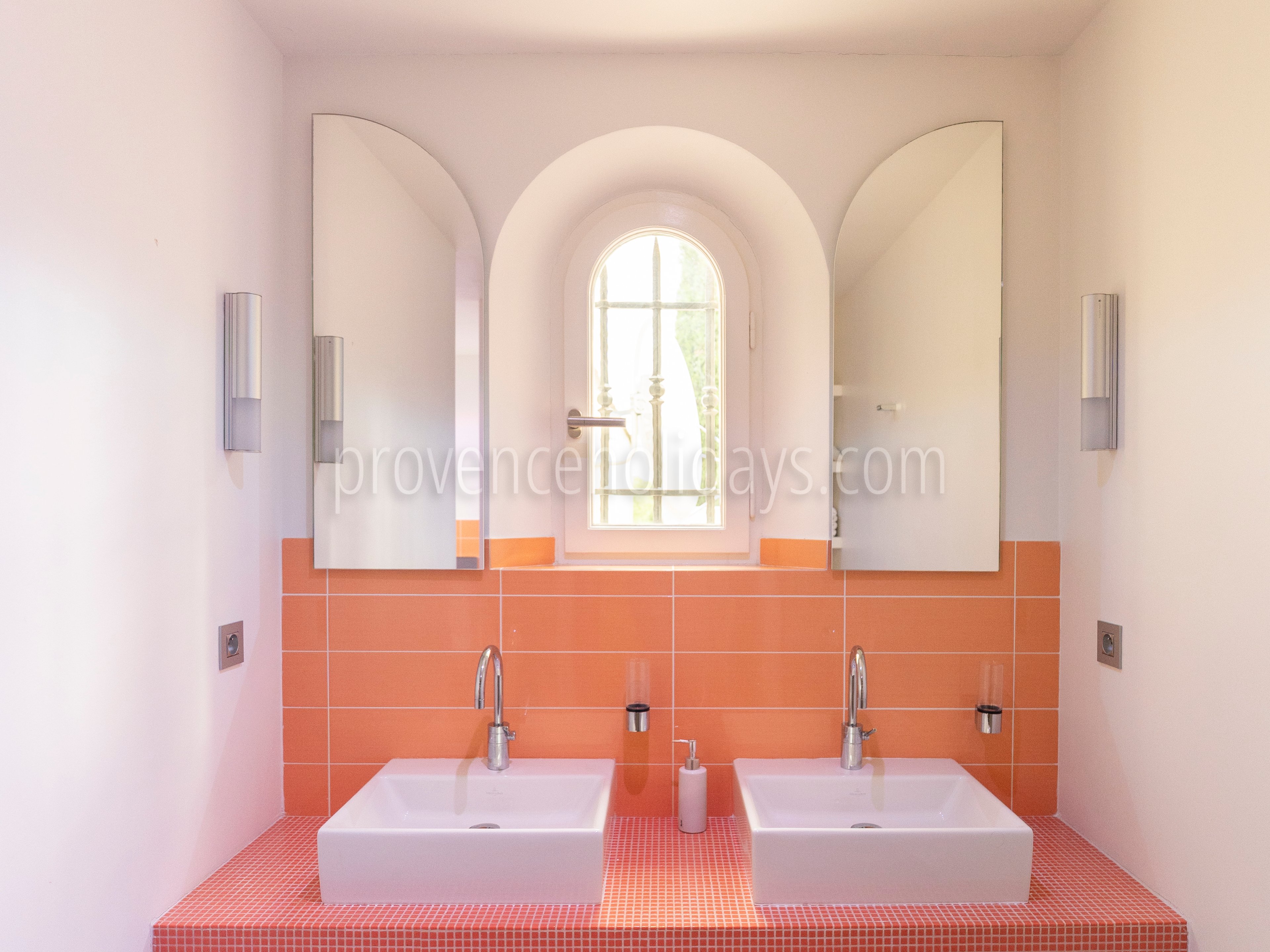 20 - Villa les Lauriers: Villa: Bathroom