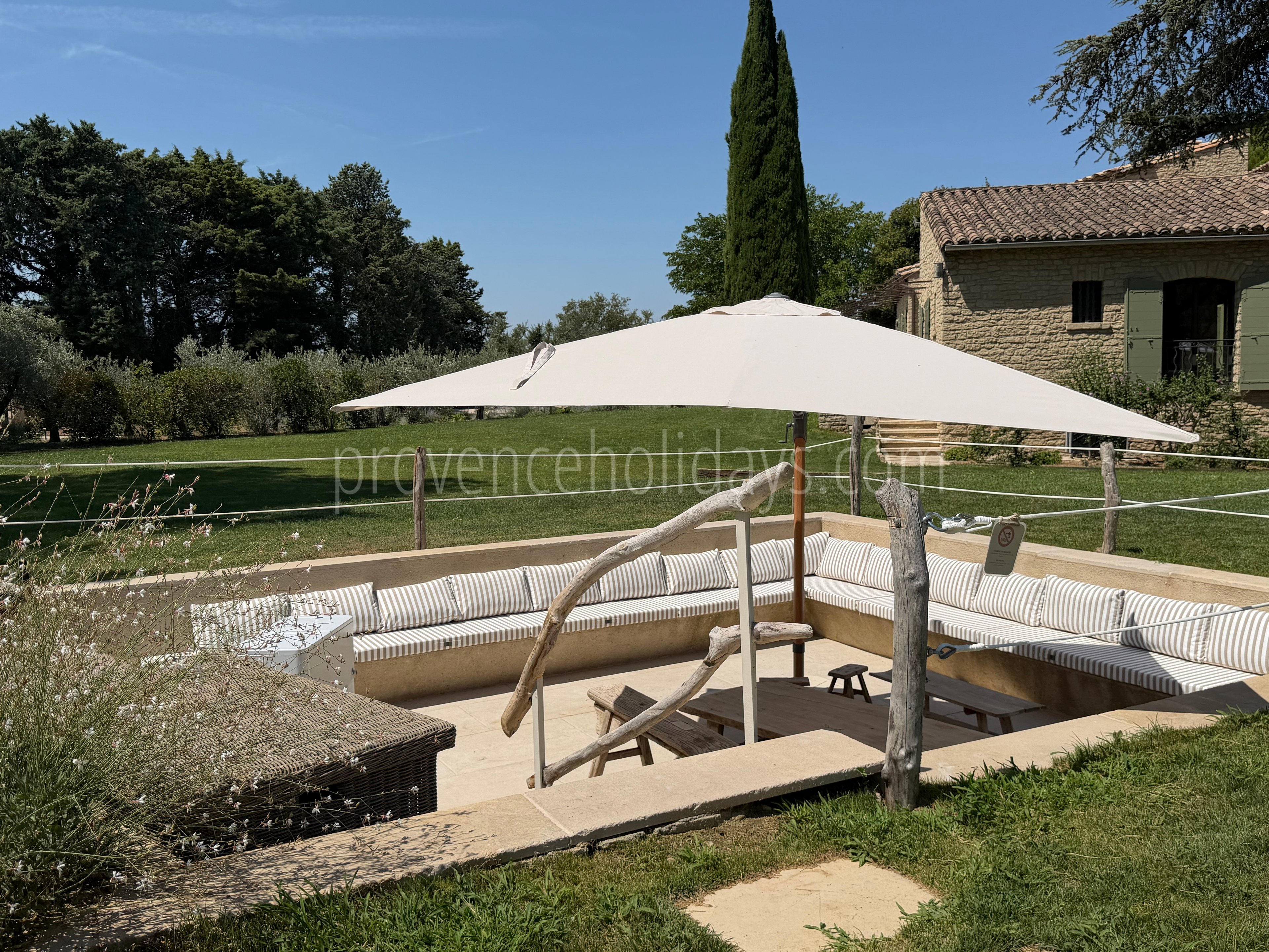14 - Mas des Cistes: Villa: Exterior