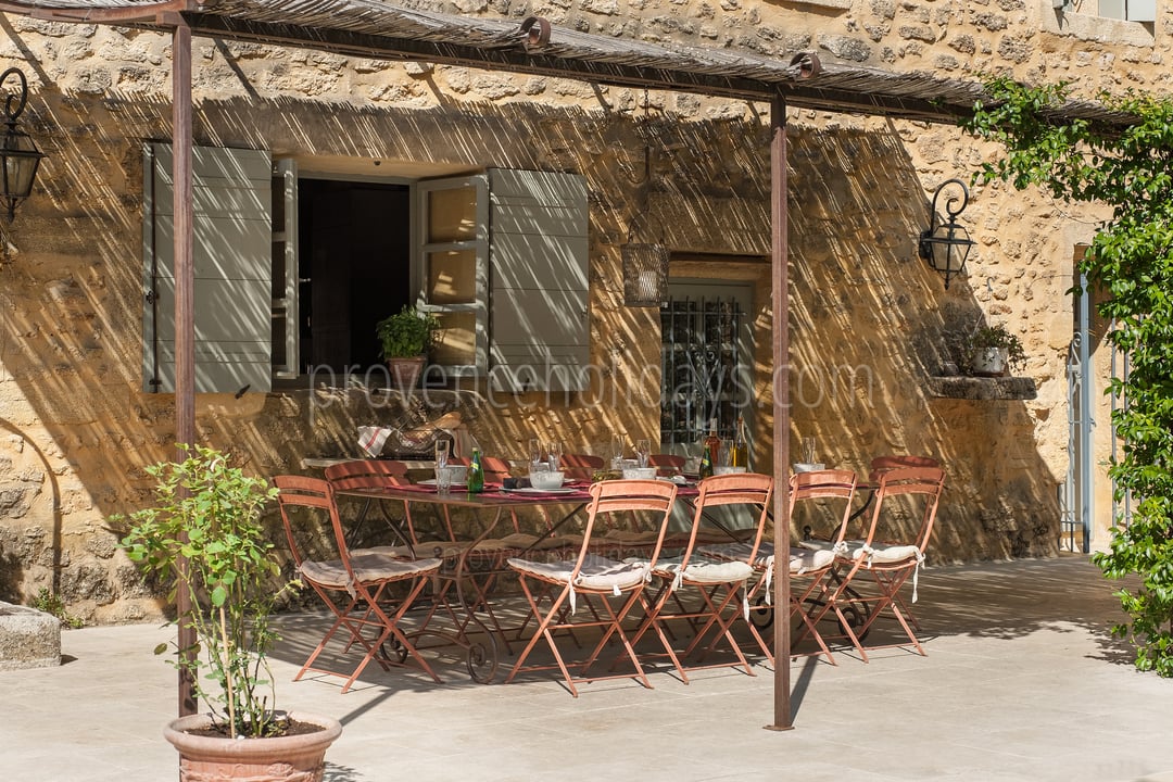 5 - Mas Pont-du-Gard: Villa: Exterior