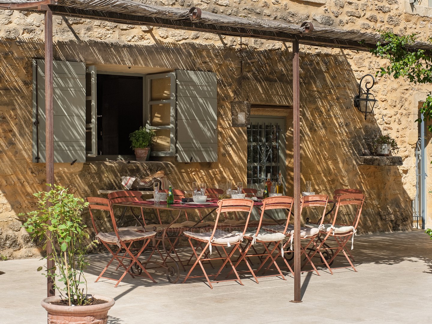 2 - Mas Pont-du-Gard: Villa: Exterior