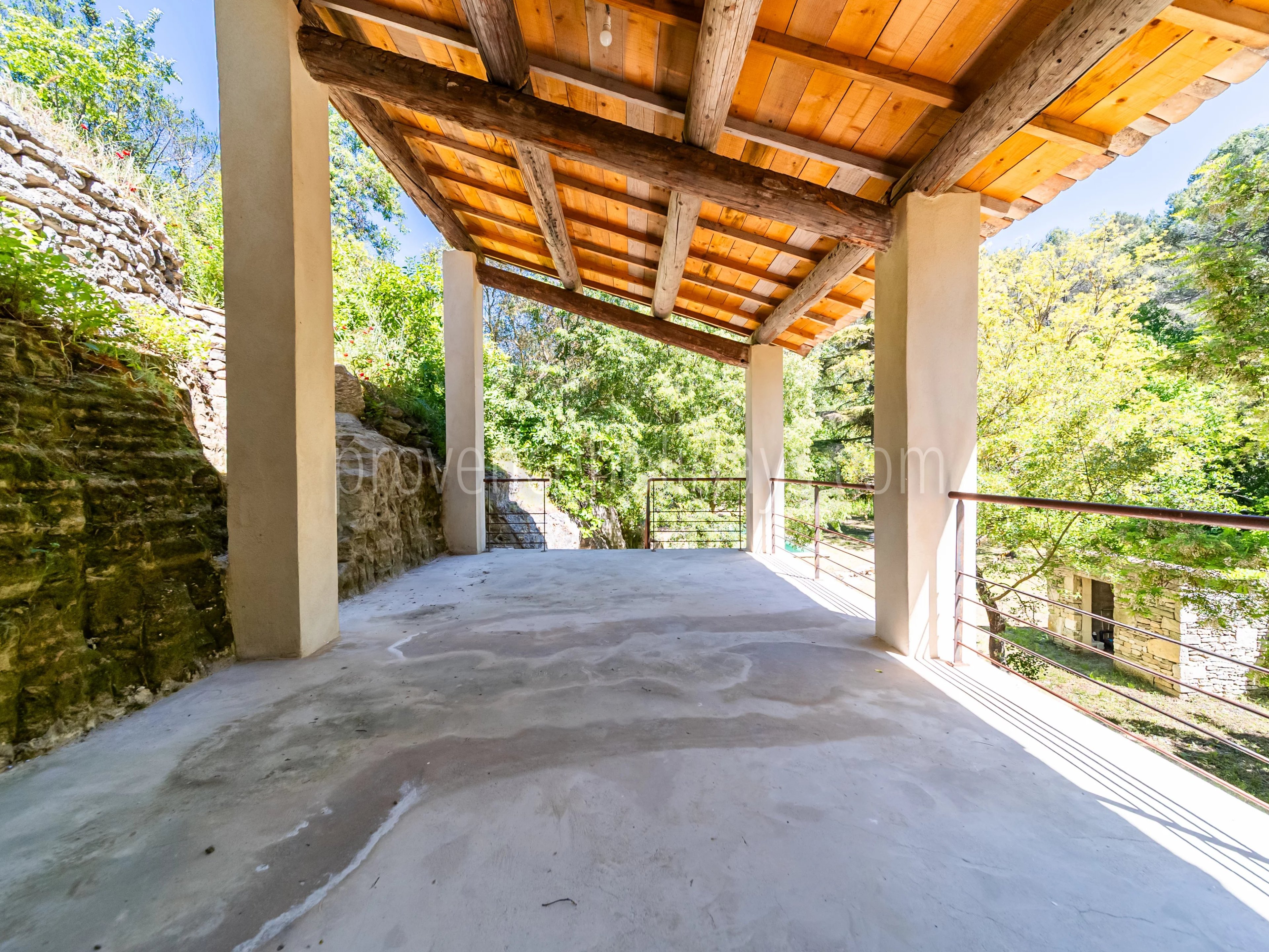 5 - Characterful house in Bonnieux: Villa: Exterior