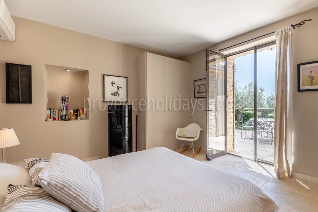 34 - Mas 1850 in Gordes: Villa: Bedroom