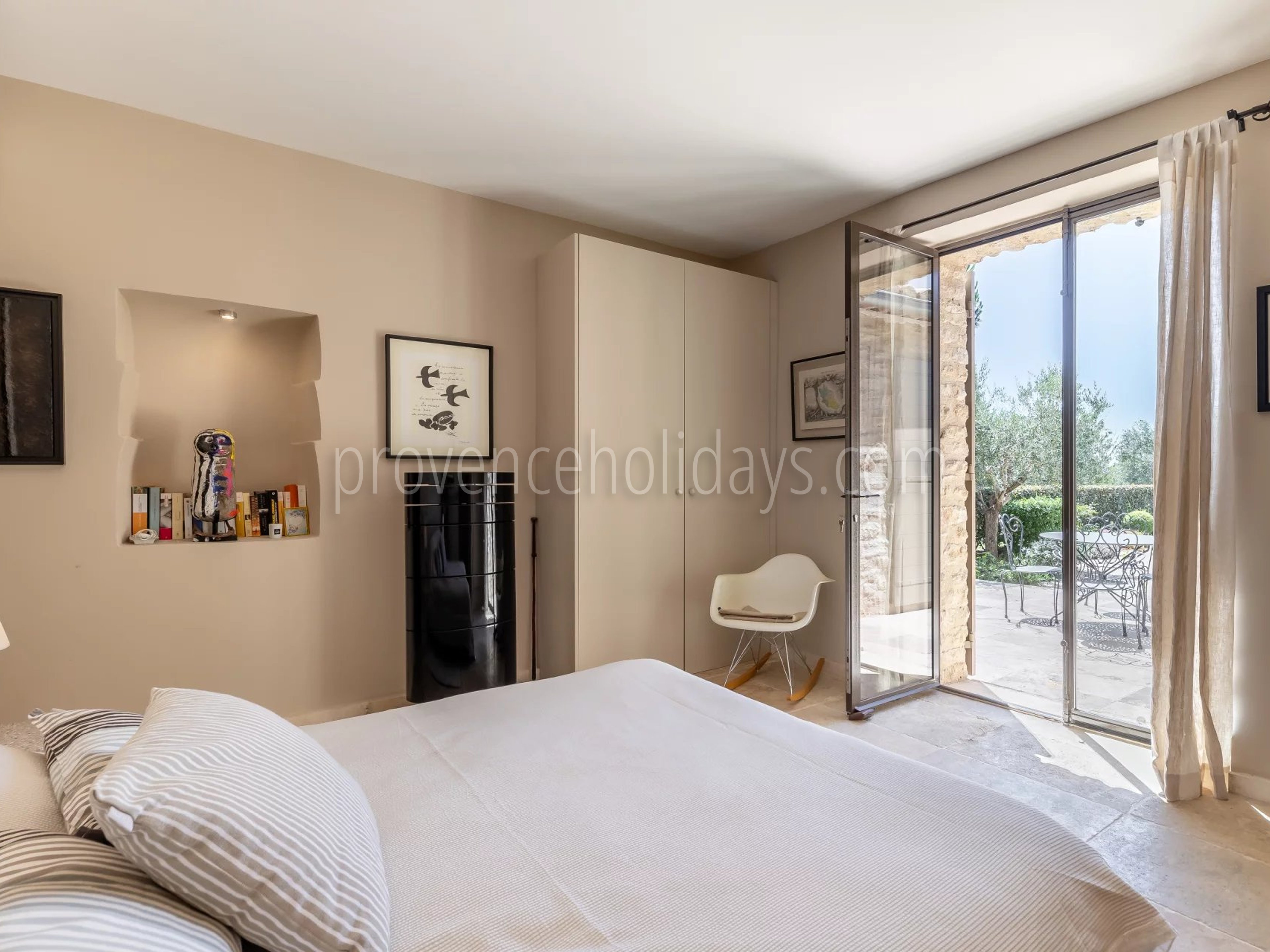 34 - Mas 1850 in Gordes: Villa: Bedroom