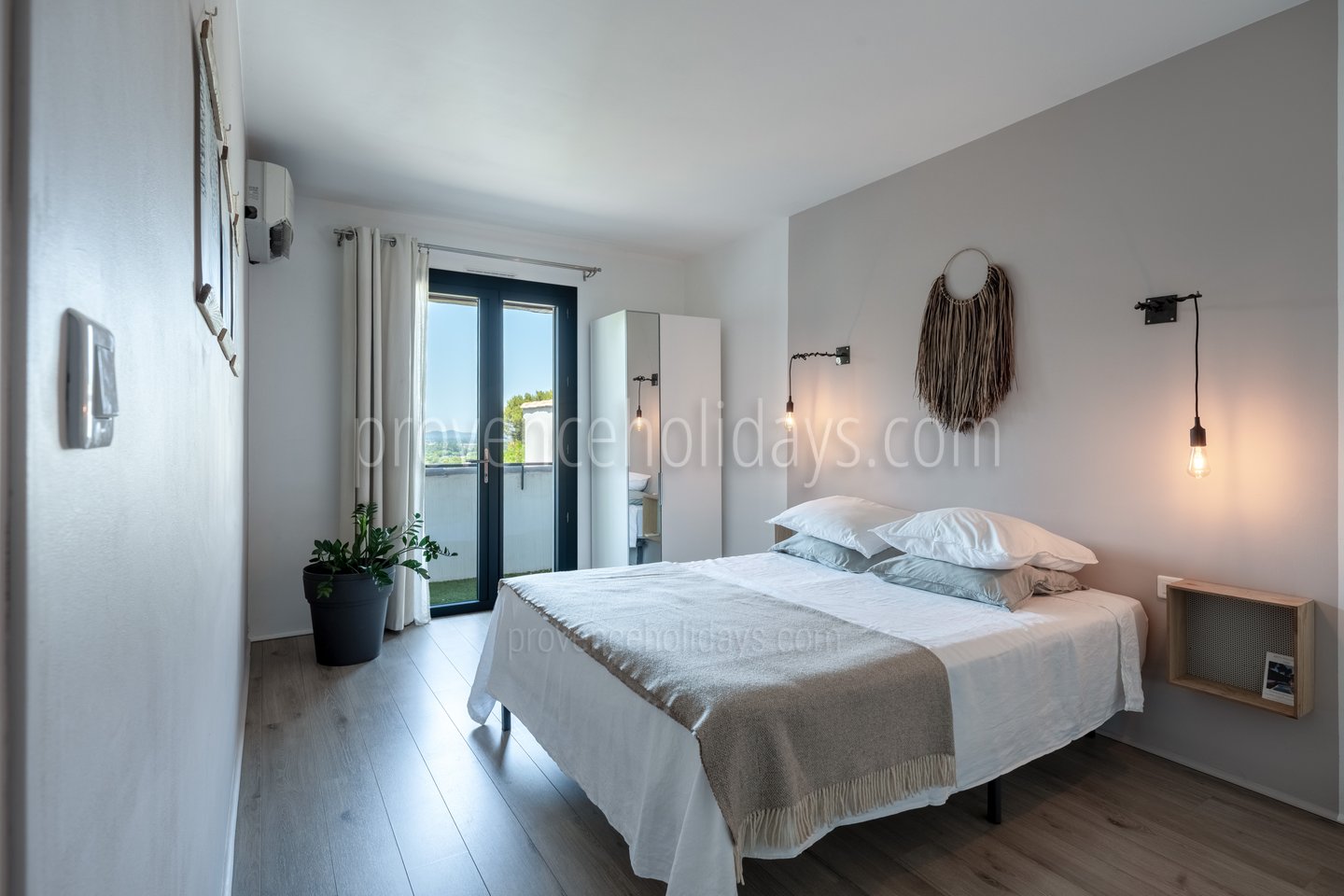 30 - Chez Chloé: Villa: Bedroom