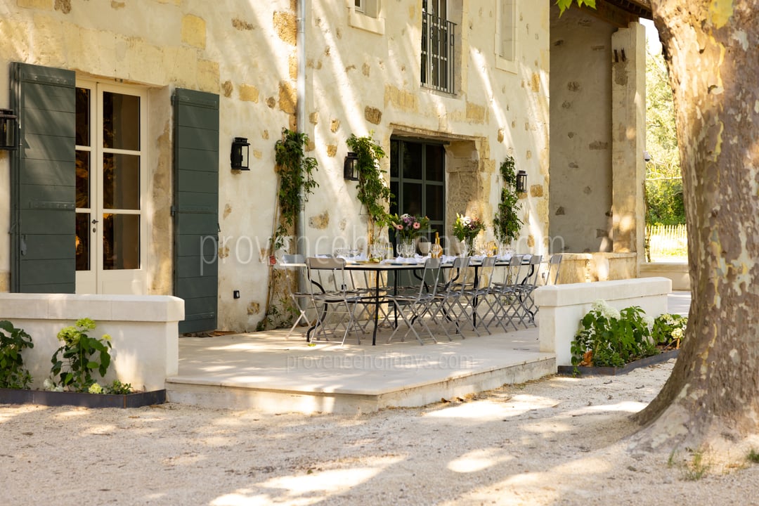 38 - Bastide Mouriès: Villa: Exterior