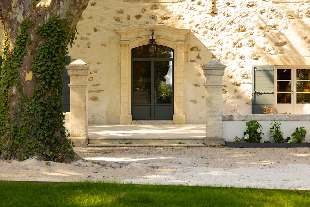 30 - Bastide Mouriès: Villa: Exterior