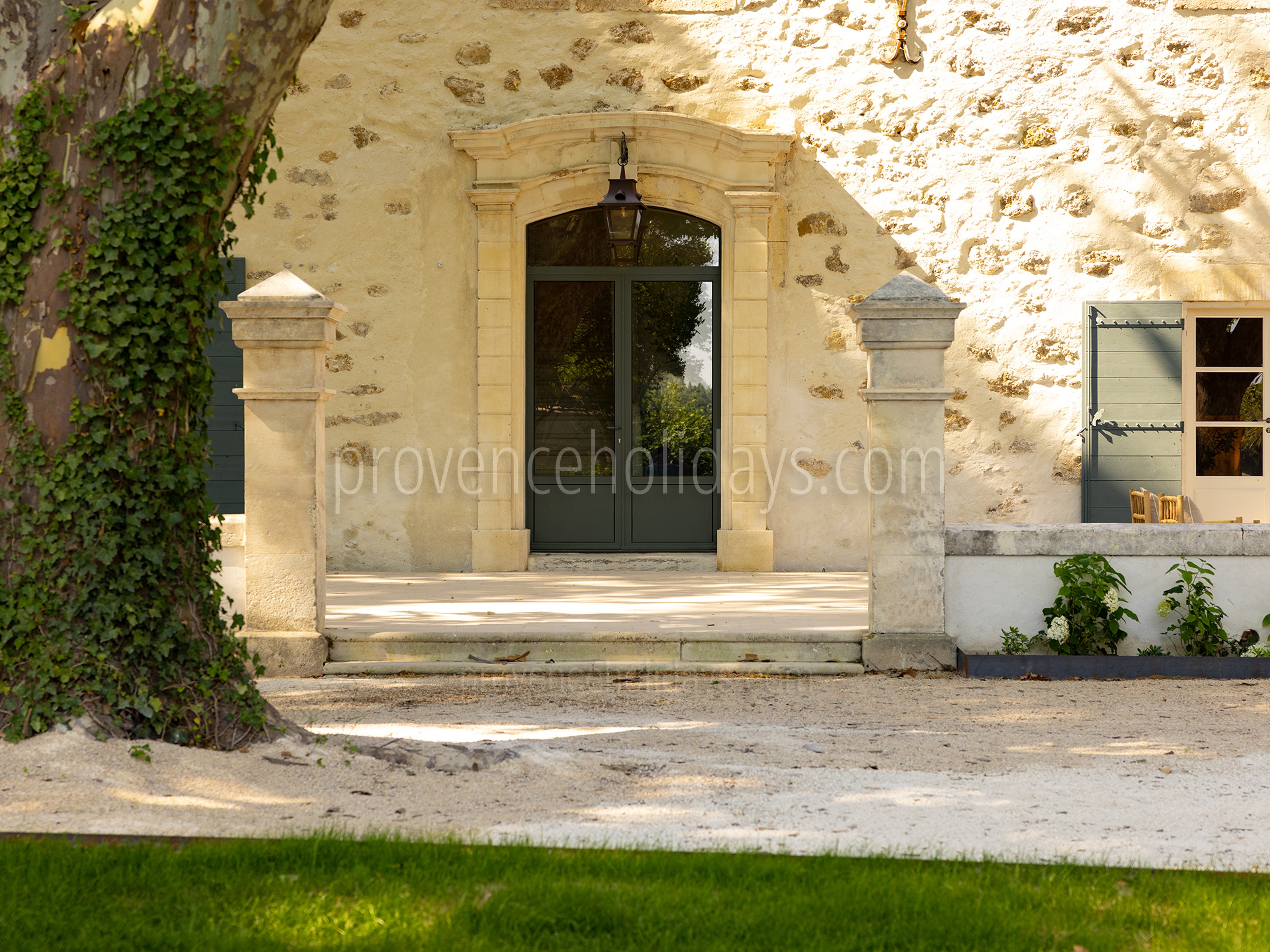 31 - Bastide Mouriès: Villa: Exterior