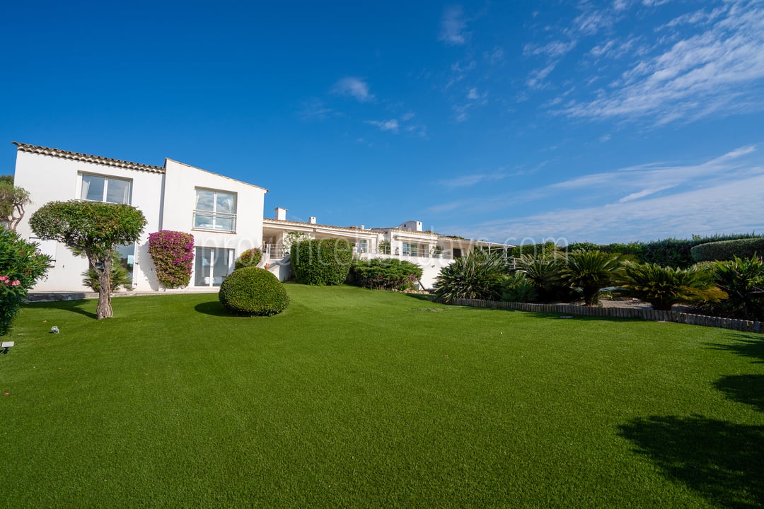 35 - Azur Sérénité: Villa: Exterior