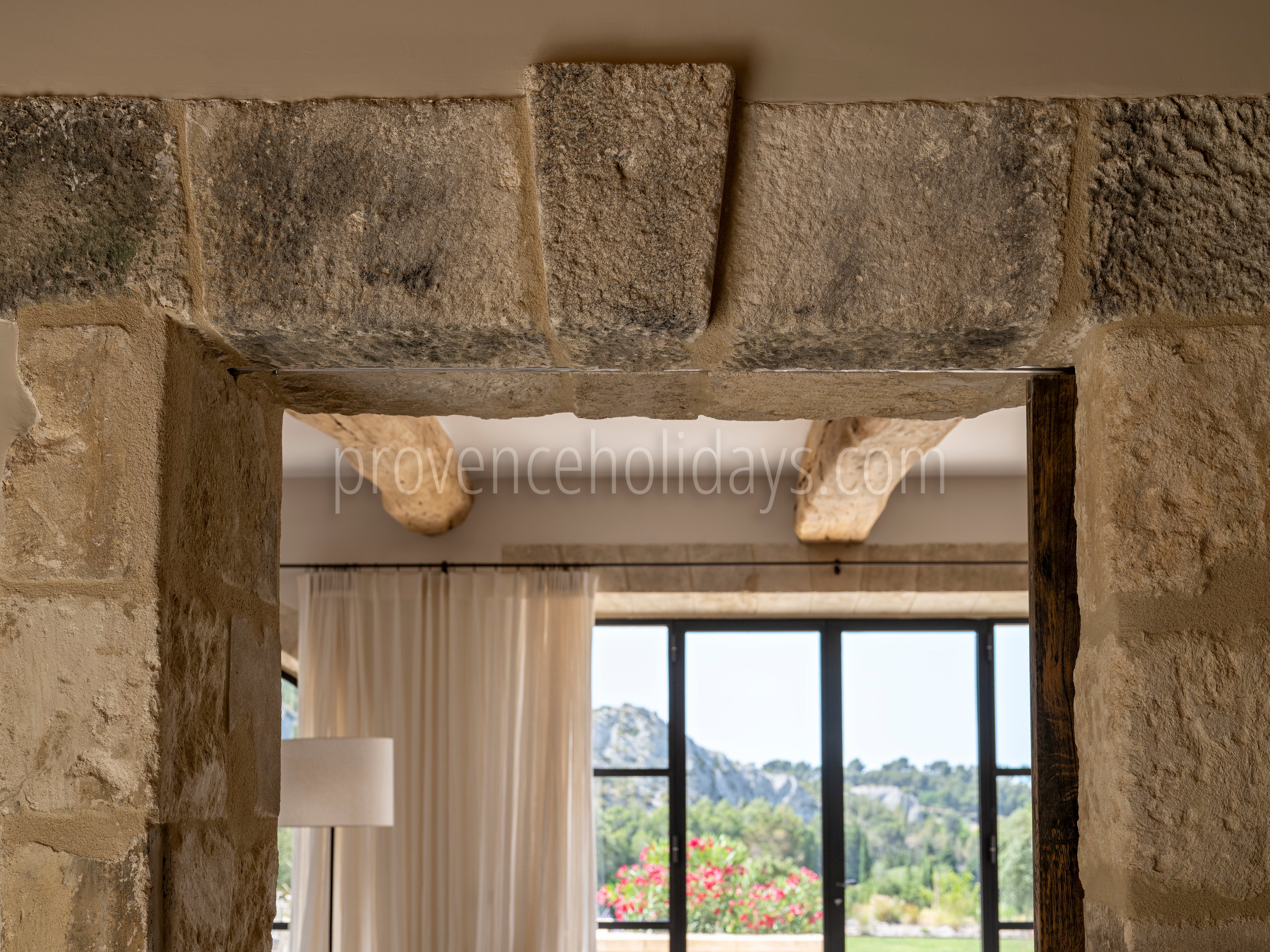 136 - Le Loup des Alpilles: Villa: Interior