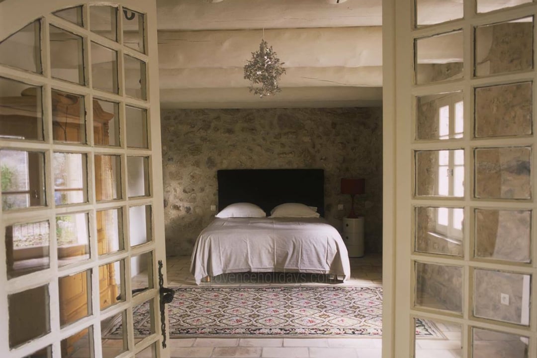 22 - Mas Art et Soleil: Villa: Bedroom
