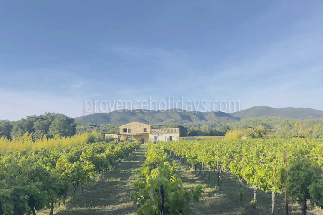 20 - FOR SALE – Charming property with a pool in Vaugines, near Lourmarin – panoramic view of the Luberon.: Villa: Exterior
