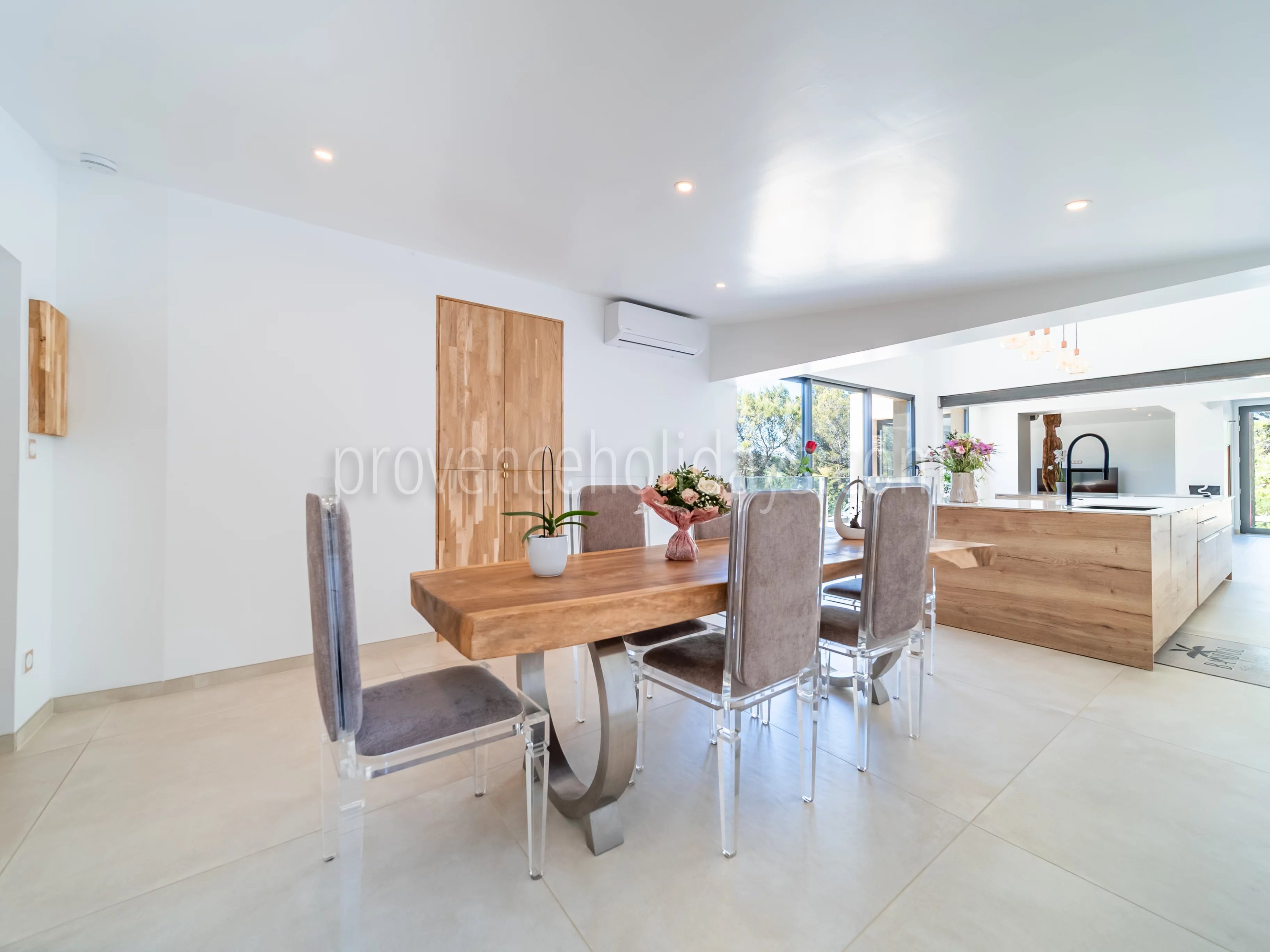12 - Eigentijdse woning in Villes-sur-Auzon: Villa: Interior