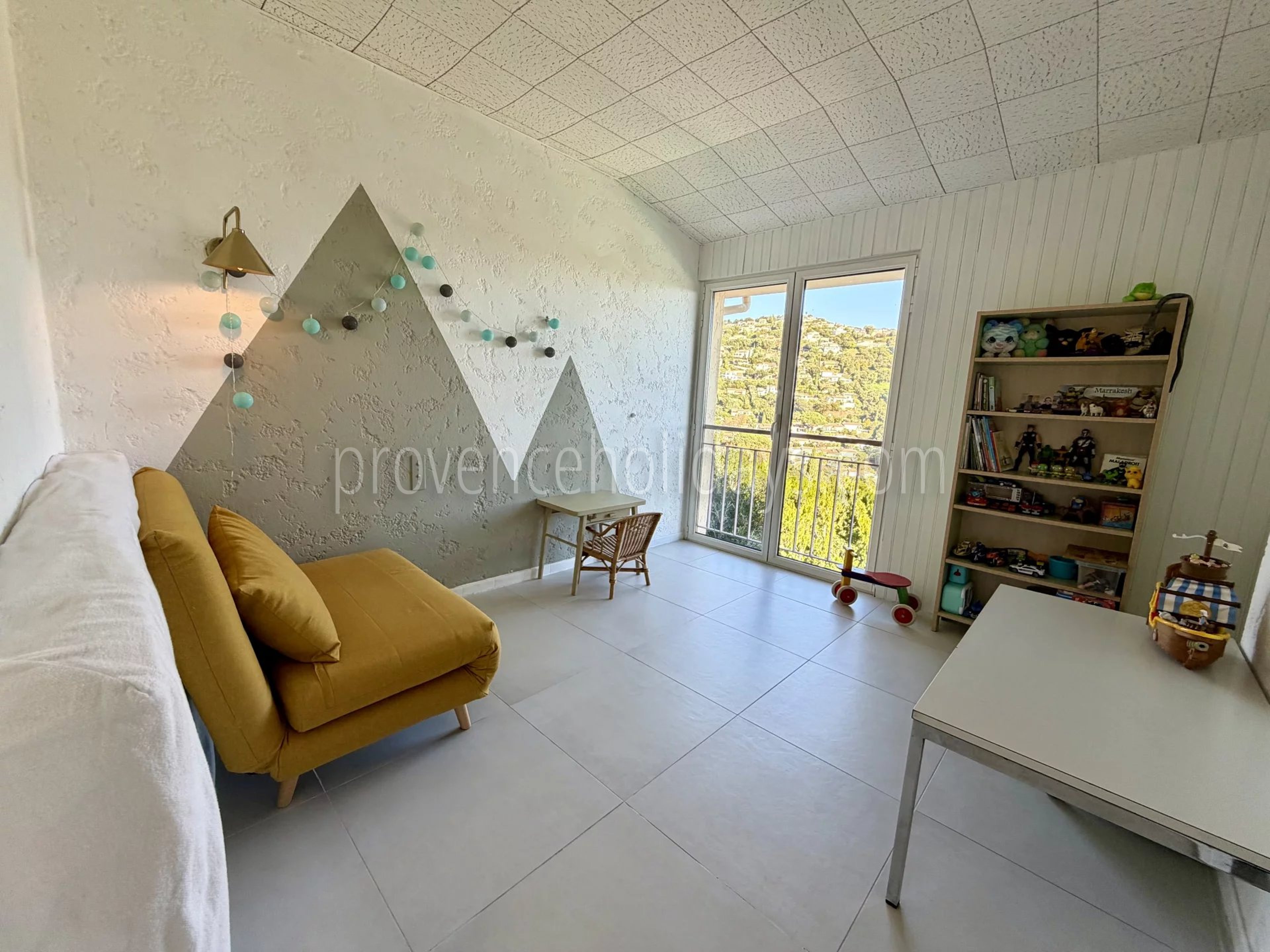 16 - Villa with pool in Cavalaire-sur-Mer: Villa: Interior