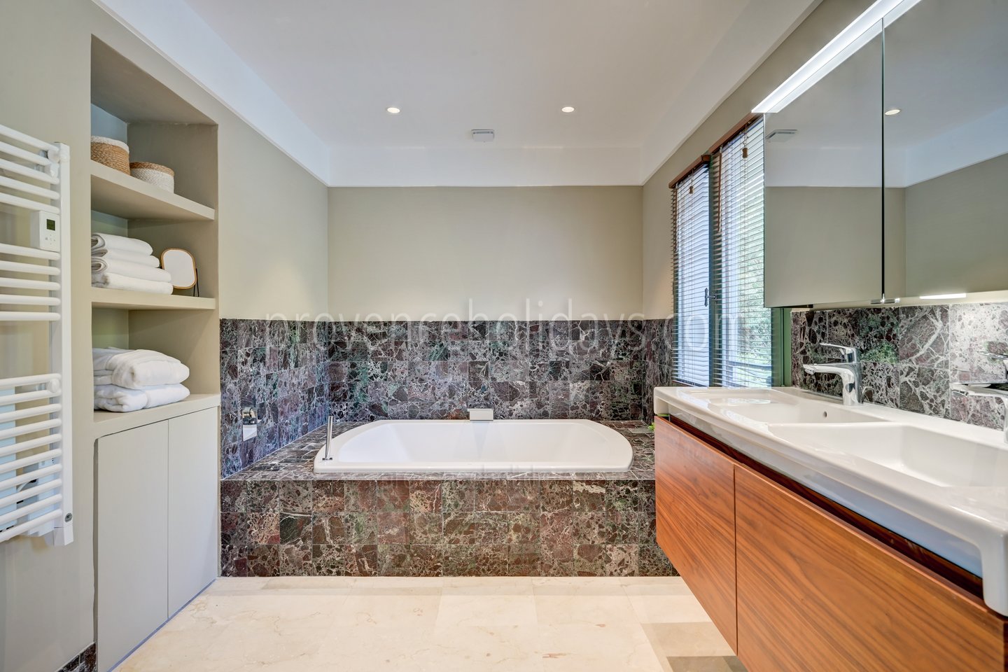15 - Villa Castel: Villa: Bathroom