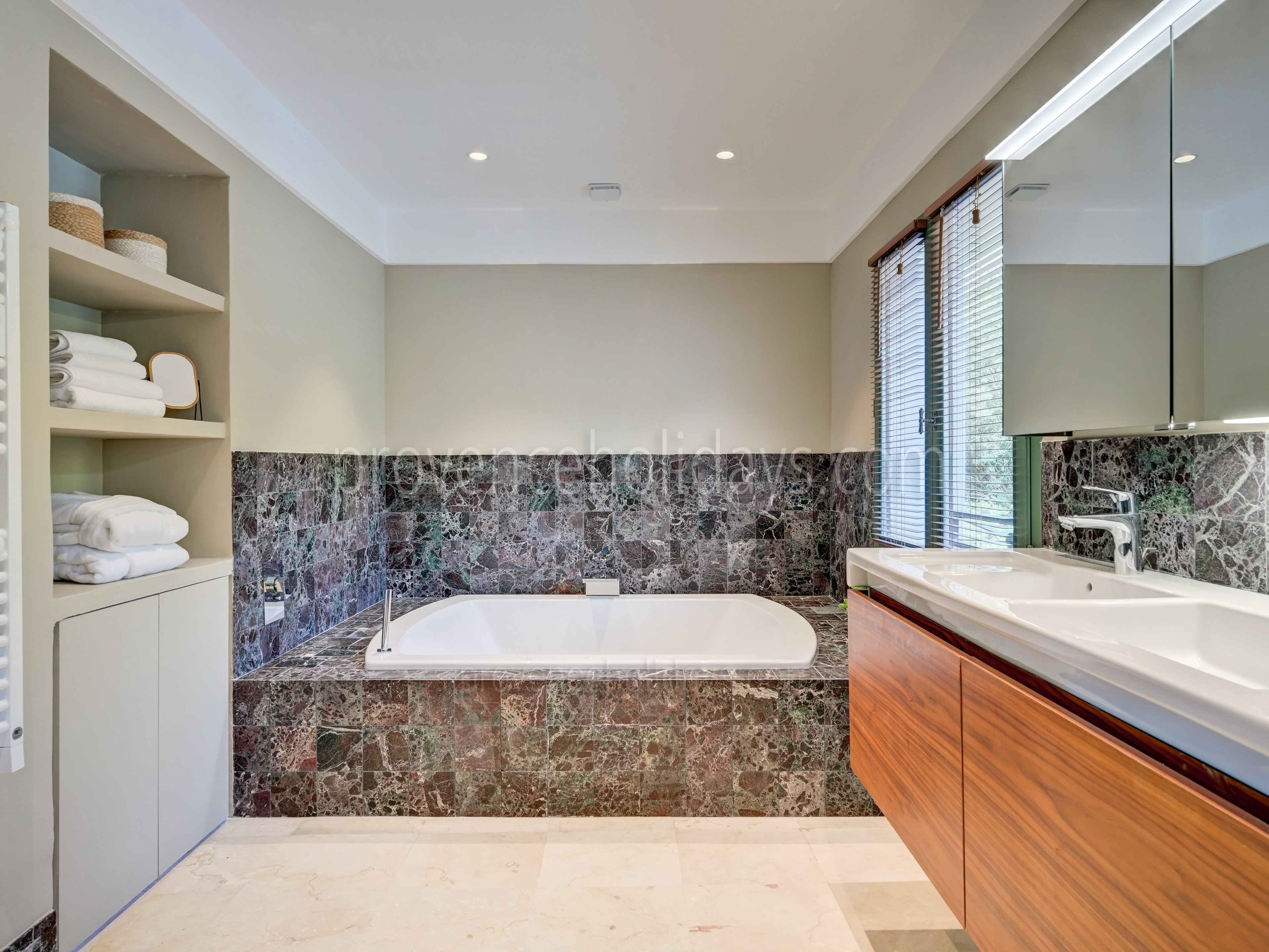 15 - Villa Castel: Villa: Bathroom