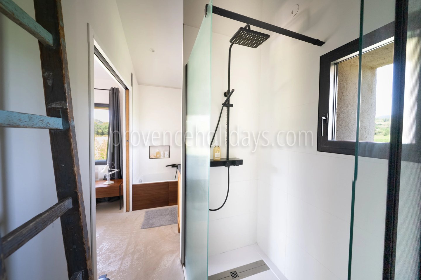 14 - Maison rénovée à Cucuron: Villa: Bathroom