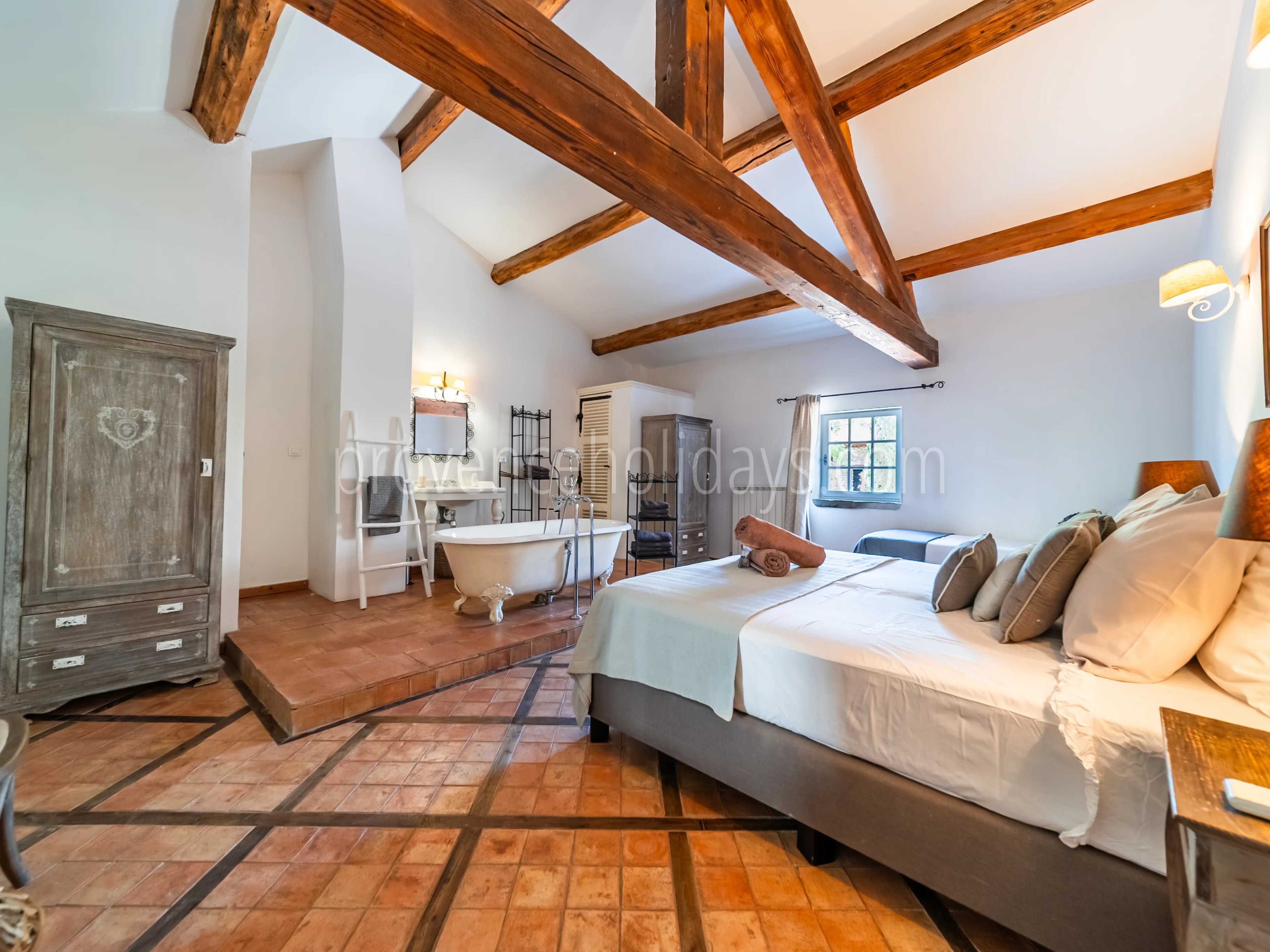 16 - Hameau en pierre à L\'Isle-sur-la-Sorgue: Villa: Interior